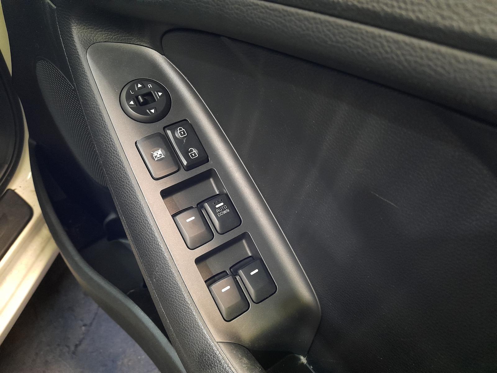 View Auto part Radio/Cd/Dvd/Sat/Tv Kia Cerato 2014