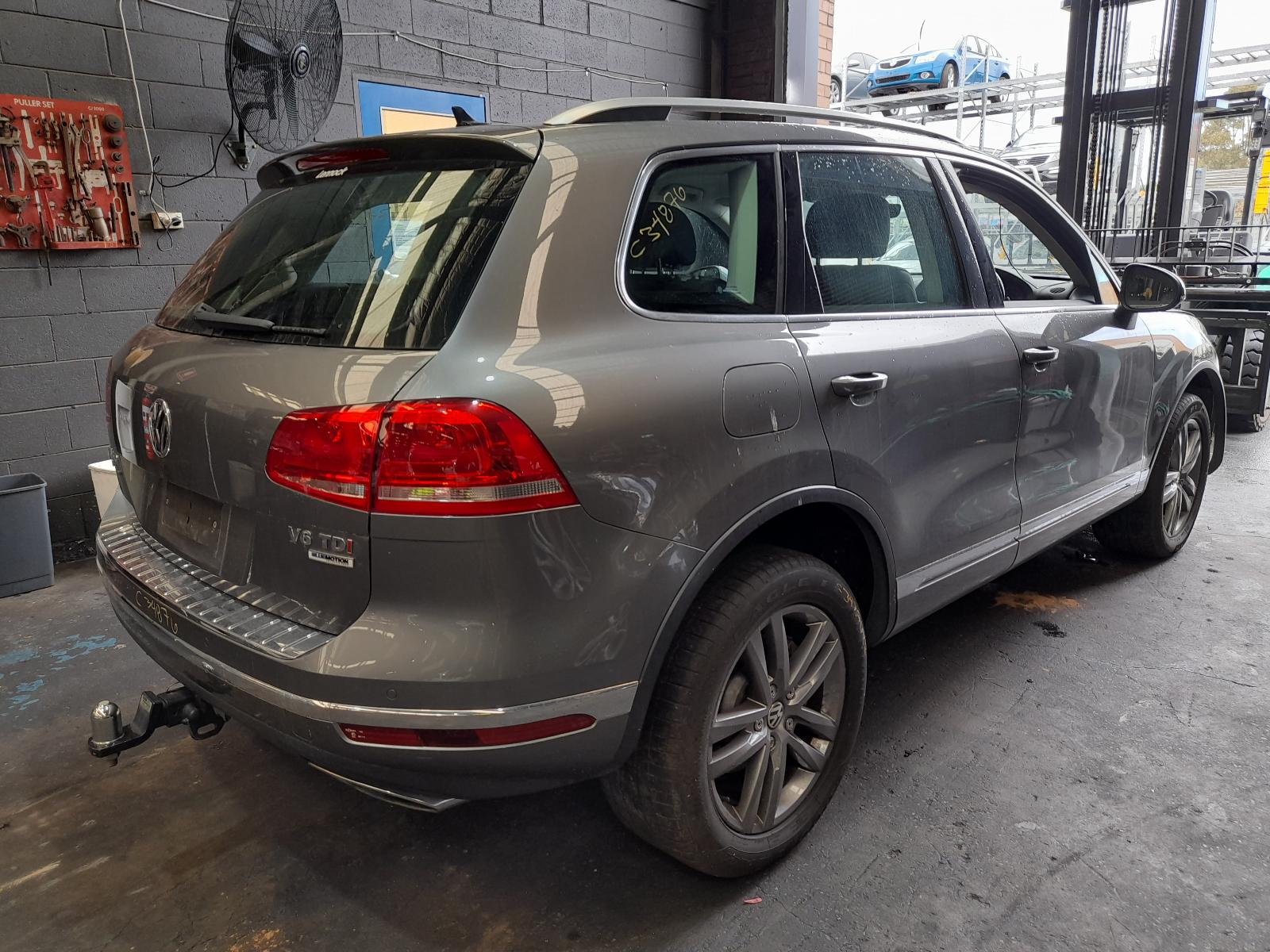 View Auto part Roof Rack/Bars Volkswagen Touareg 2017