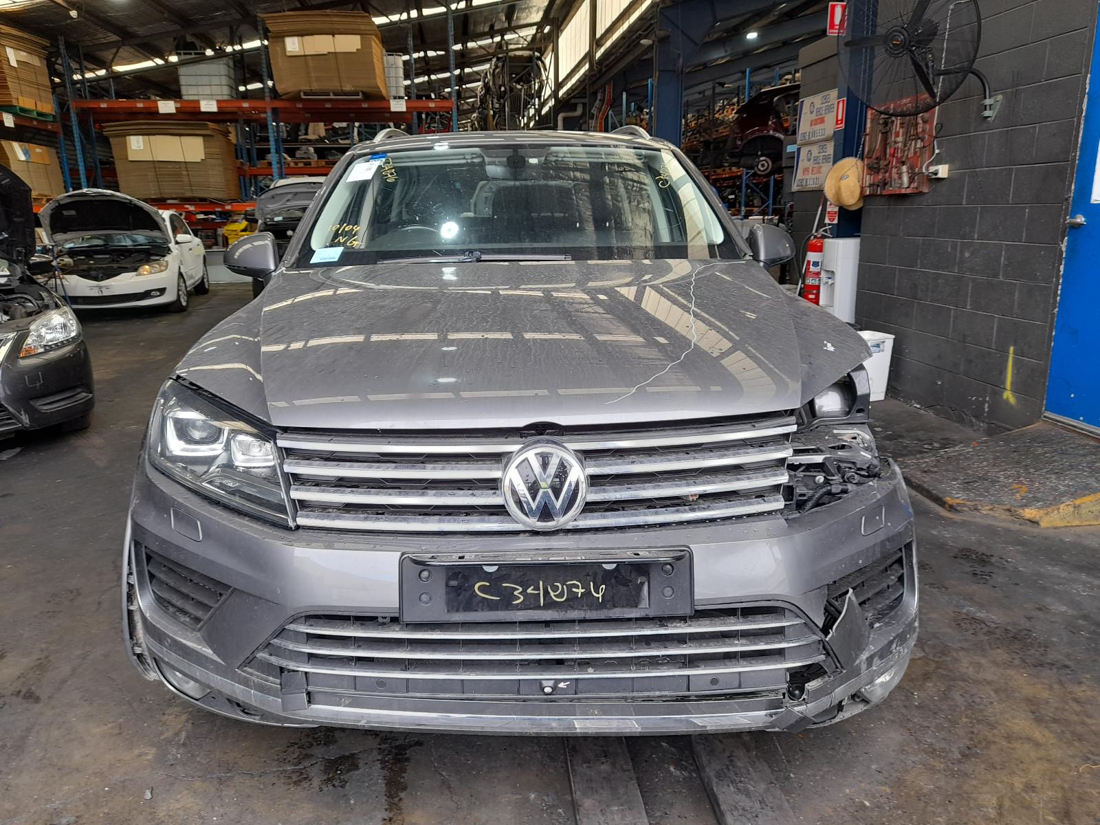 View Auto part Roof Rack/Bars Volkswagen Touareg 2017
