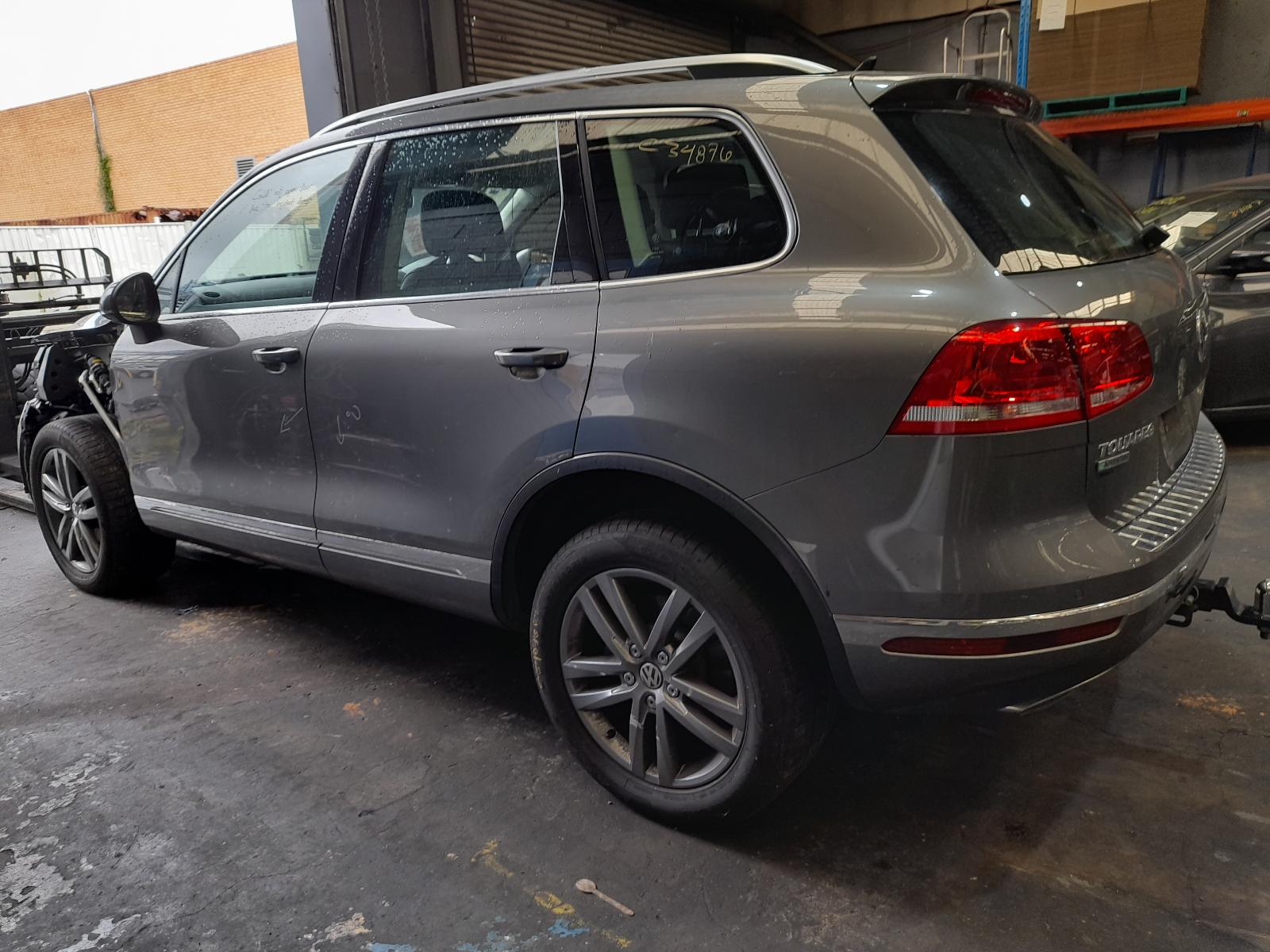 View Auto part Roof Rack/Bars Volkswagen Touareg 2017