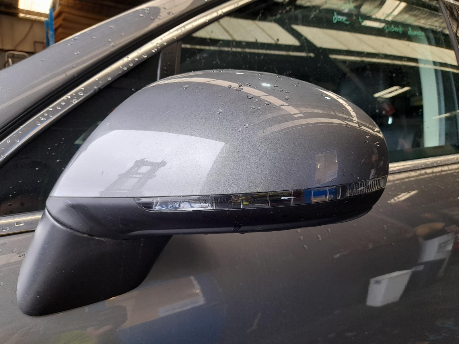 View Auto part Roof Rack/Bars Volkswagen Touareg 2017