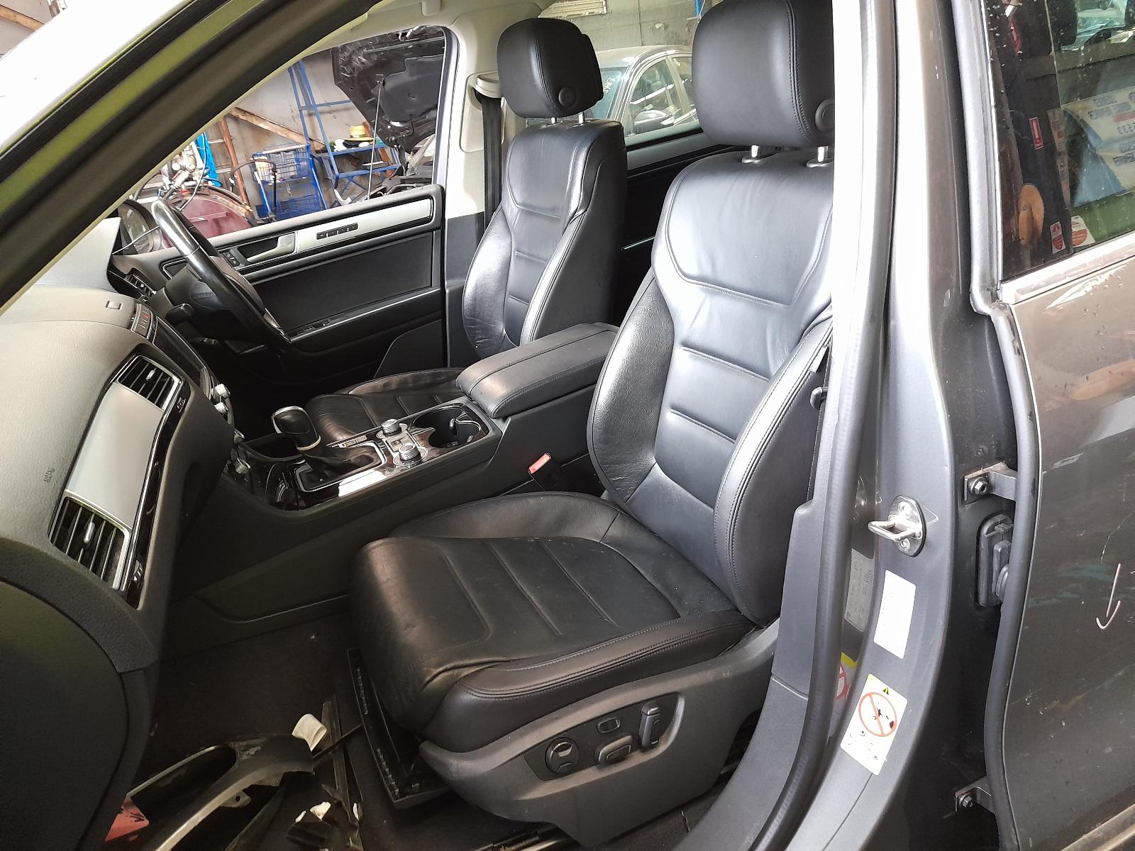 View Auto part Roof Rack/Bars Volkswagen Touareg 2017