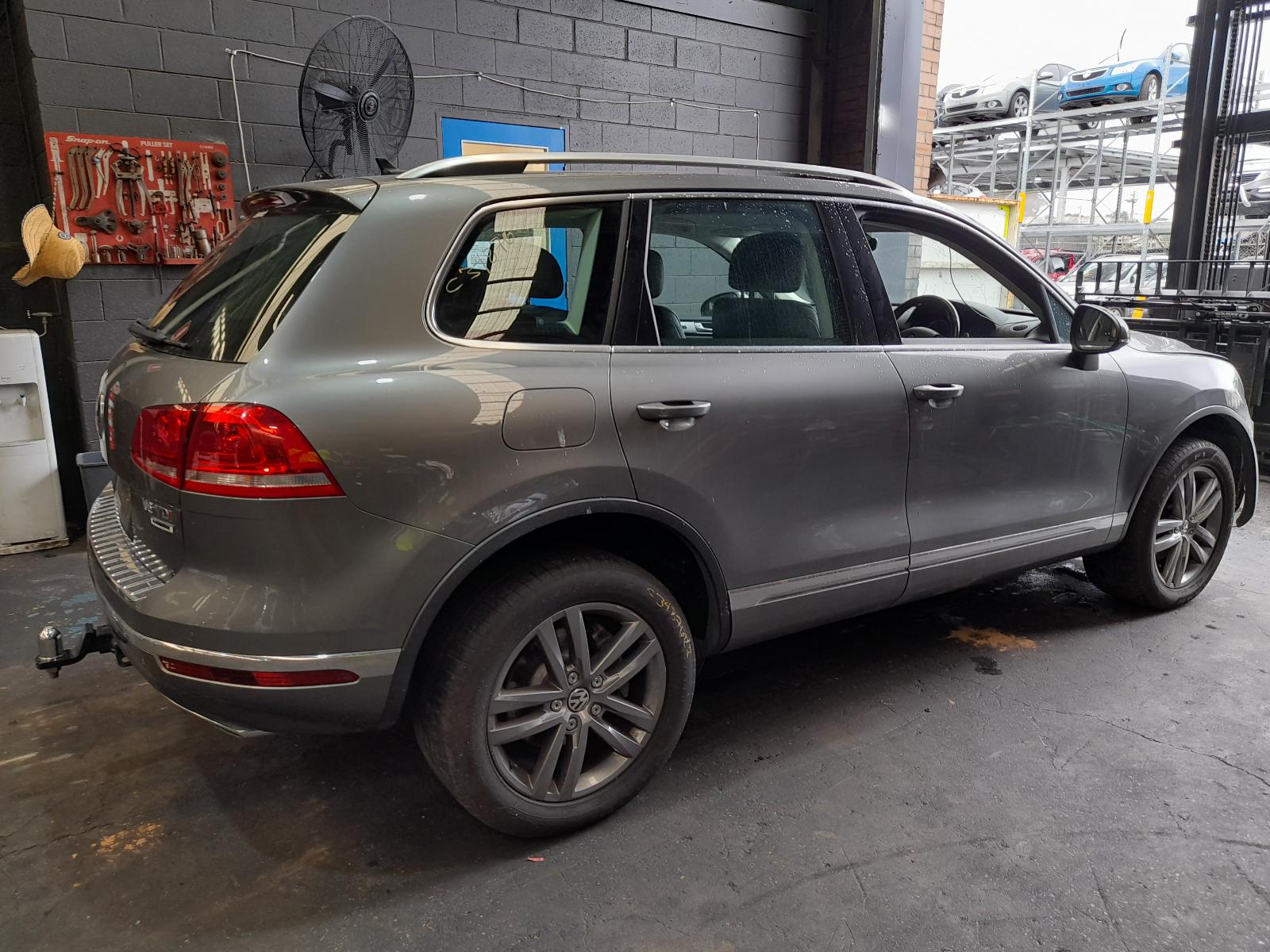 View Auto part Roof Rack/Bars Volkswagen Touareg 2017