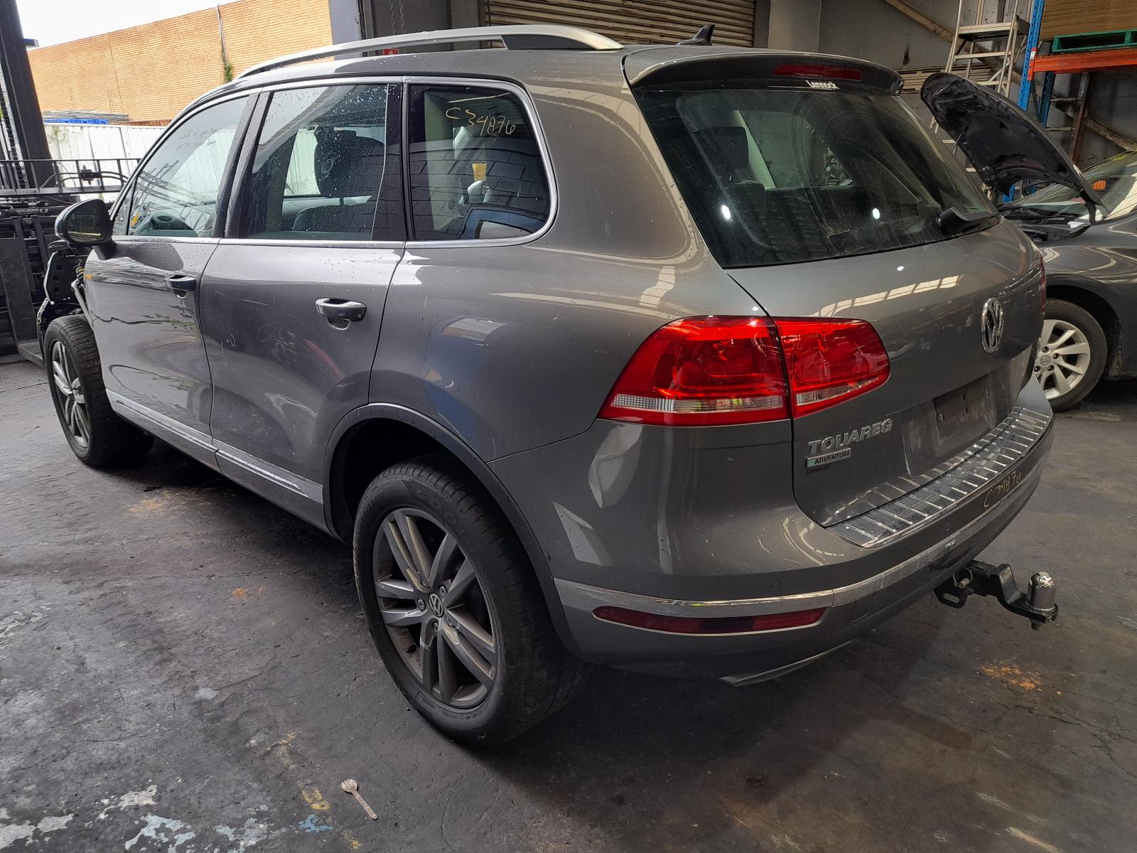 View Auto part Roof Rack/Bars Volkswagen Touareg 2017