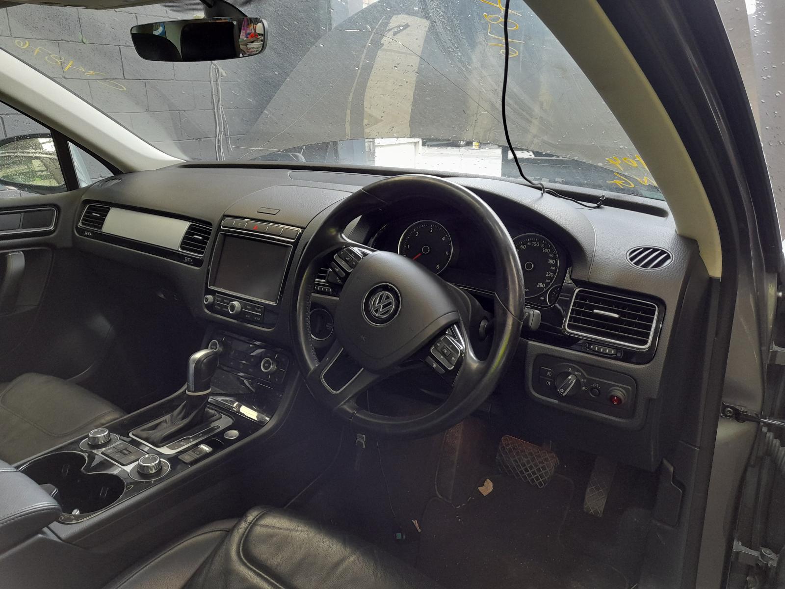 View Auto part Roof Rack/Bars Volkswagen Touareg 2017