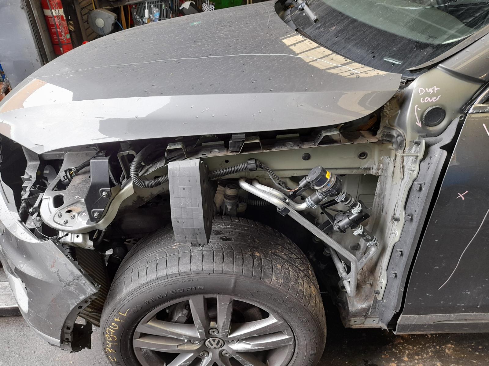 View Auto part Roof Rack/Bars Volkswagen Touareg 2017