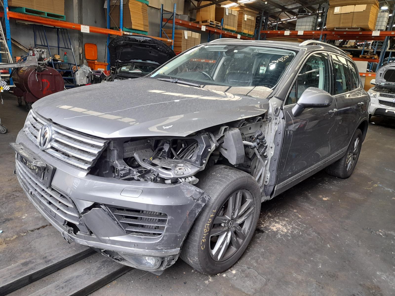 View Auto part Roof Rack/Bars Volkswagen Touareg 2017