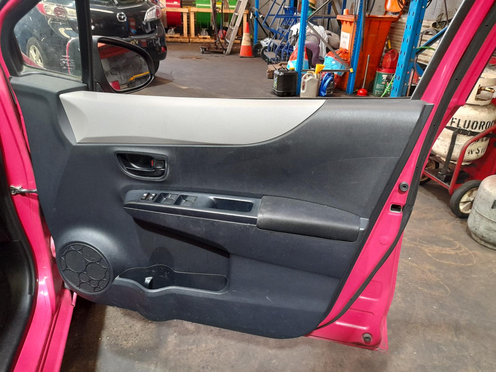 View Auto part Bonnet Toyota Yaris 2013