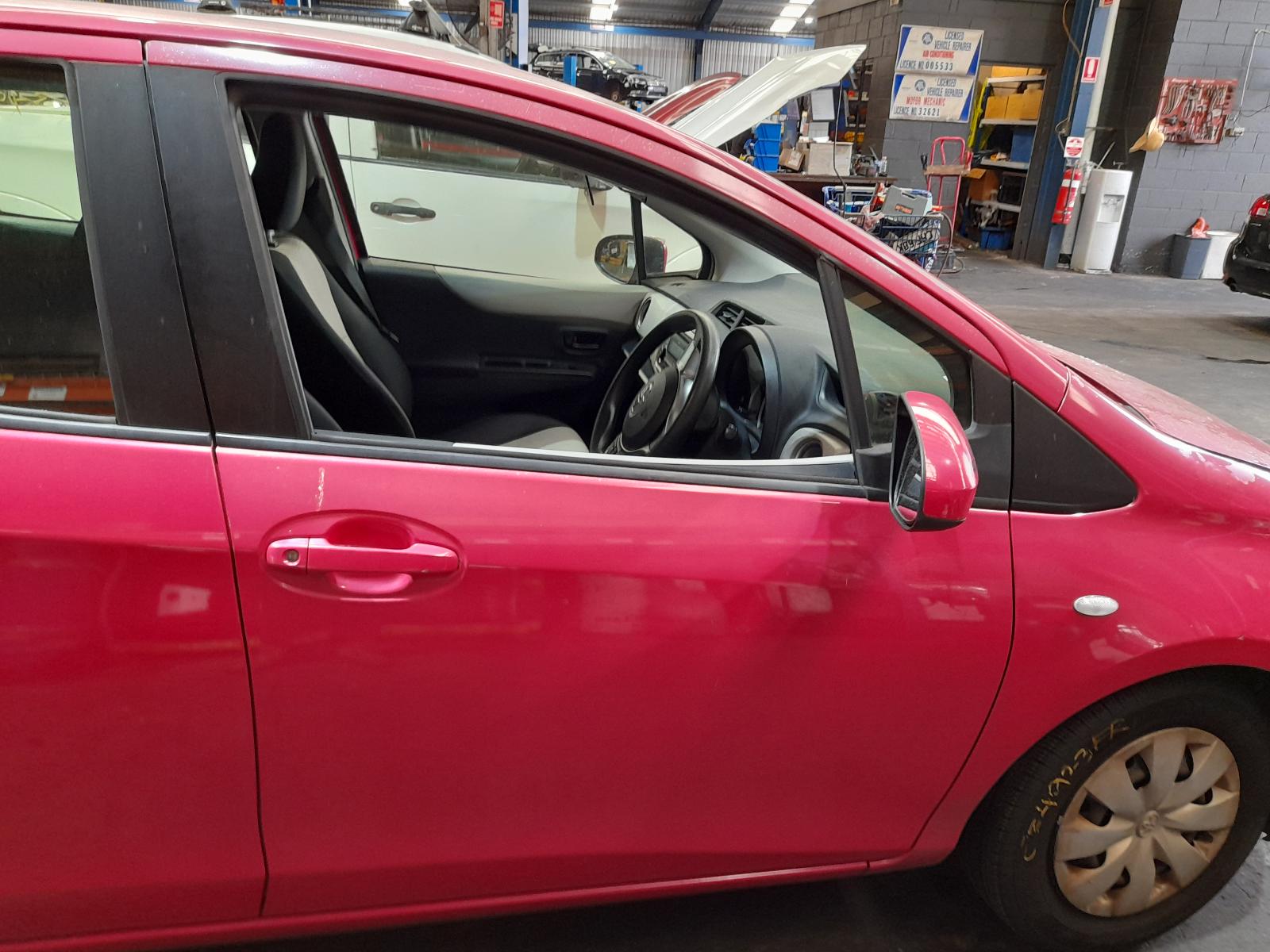 View Auto part Bonnet Toyota Yaris 2013