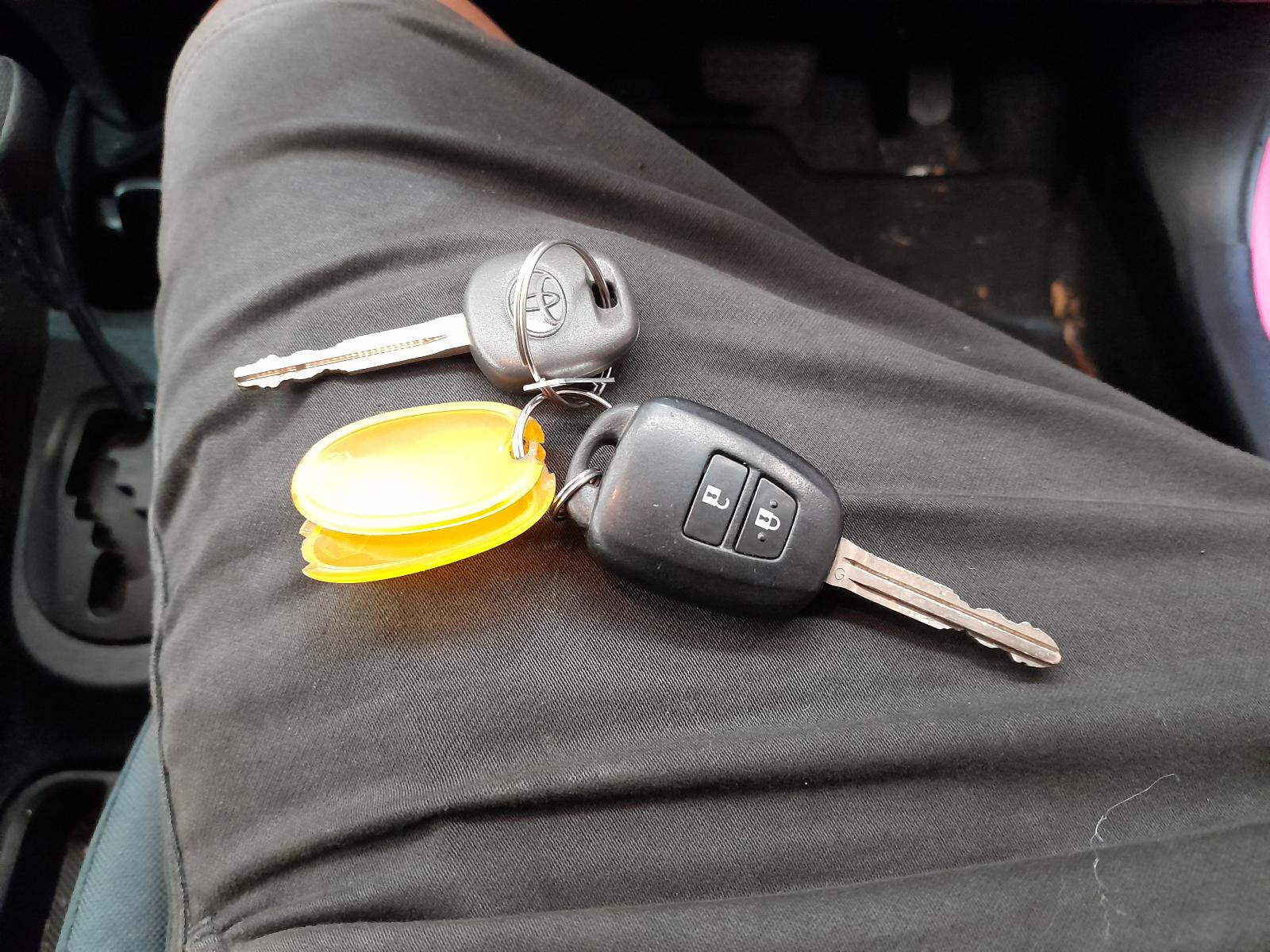 View Auto part Bonnet Toyota Yaris 2013