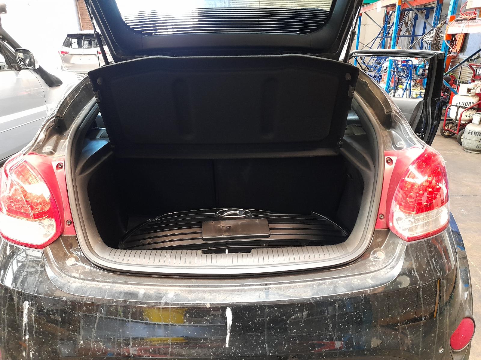 2014 Hyundai Veloster Right Indicator/Fog/Side View Auto part Right Indicator/Fog/Side Hyundai Veloster 2014