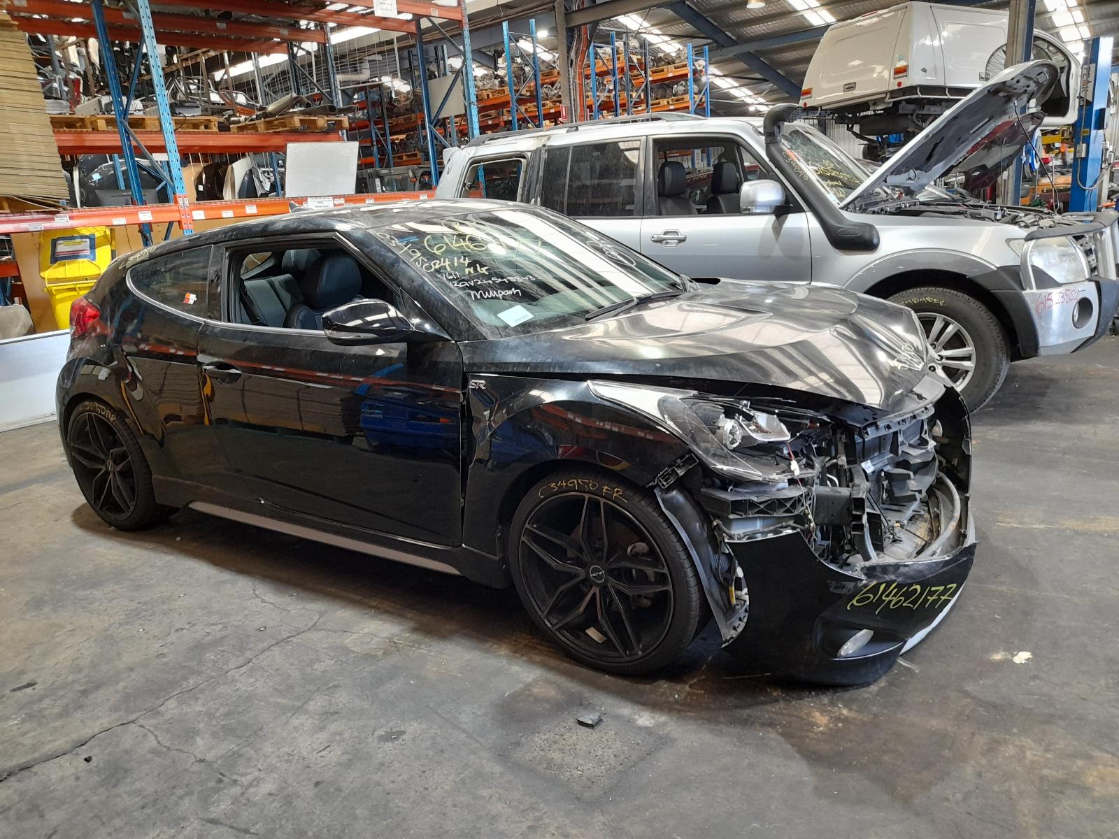 2014 Hyundai Veloster Right Indicator/Fog/Side View Auto part Right Indicator/Fog/Side Hyundai Veloster 2014