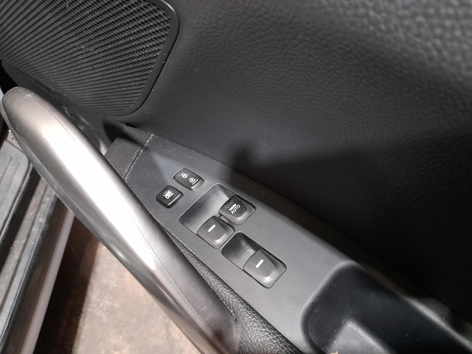 2014 Hyundai Veloster Right Indicator/Fog/Side View Auto part Right Indicator/Fog/Side Hyundai Veloster 2014