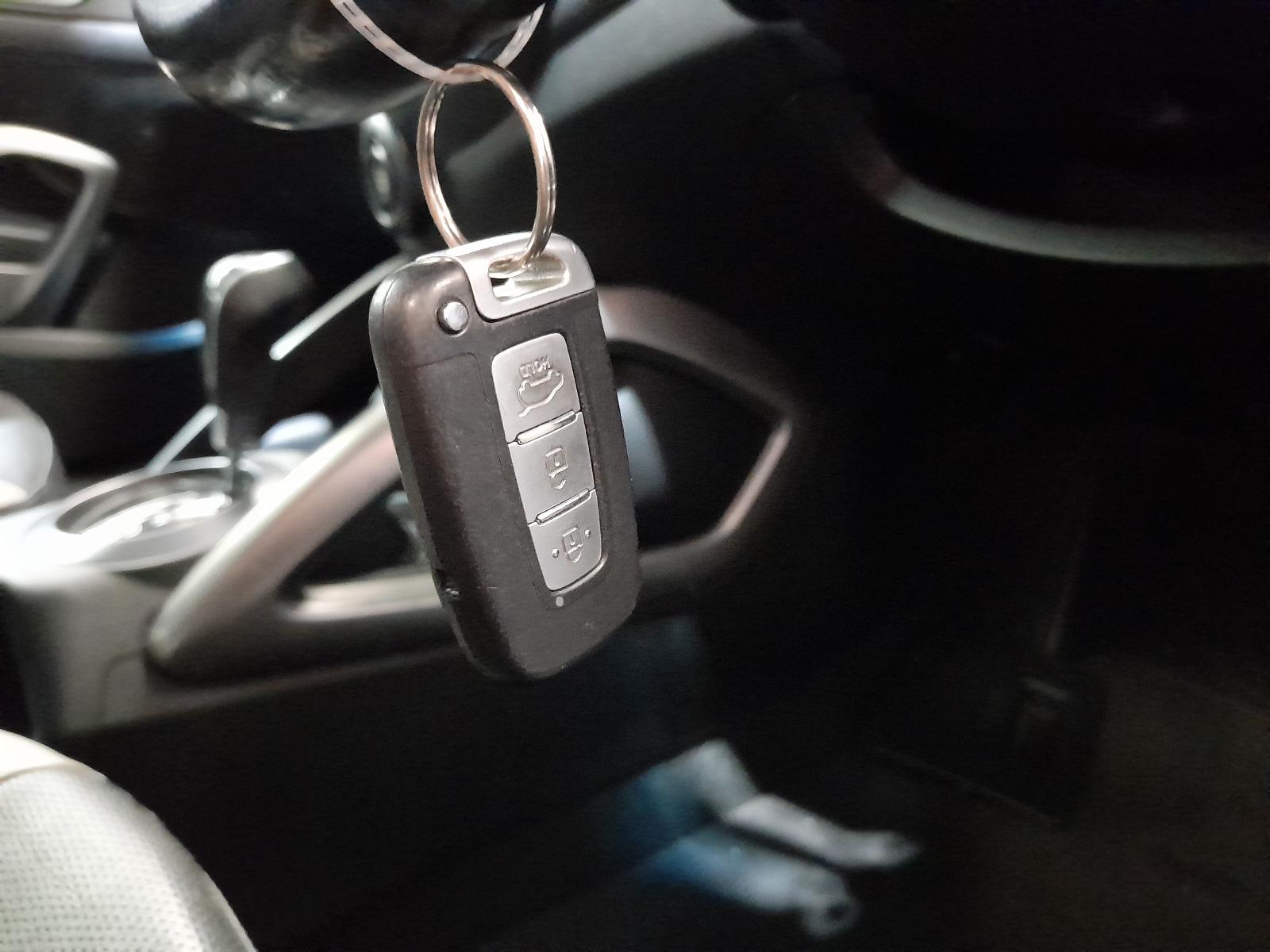 2014 Hyundai Veloster Right Indicator/Fog/Side View Auto part Right Indicator/Fog/Side Hyundai Veloster 2014