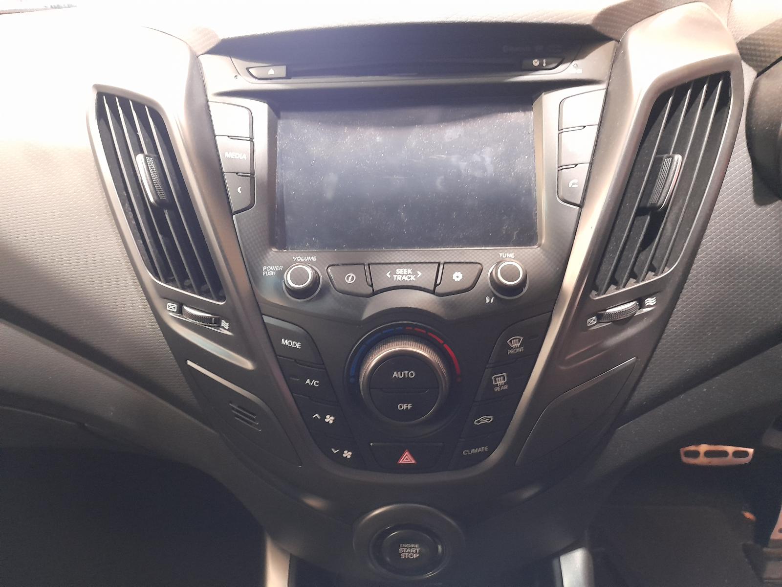 2014 Hyundai Veloster Right Indicator/Fog/Side View Auto part Right Indicator/Fog/Side Hyundai Veloster 2014