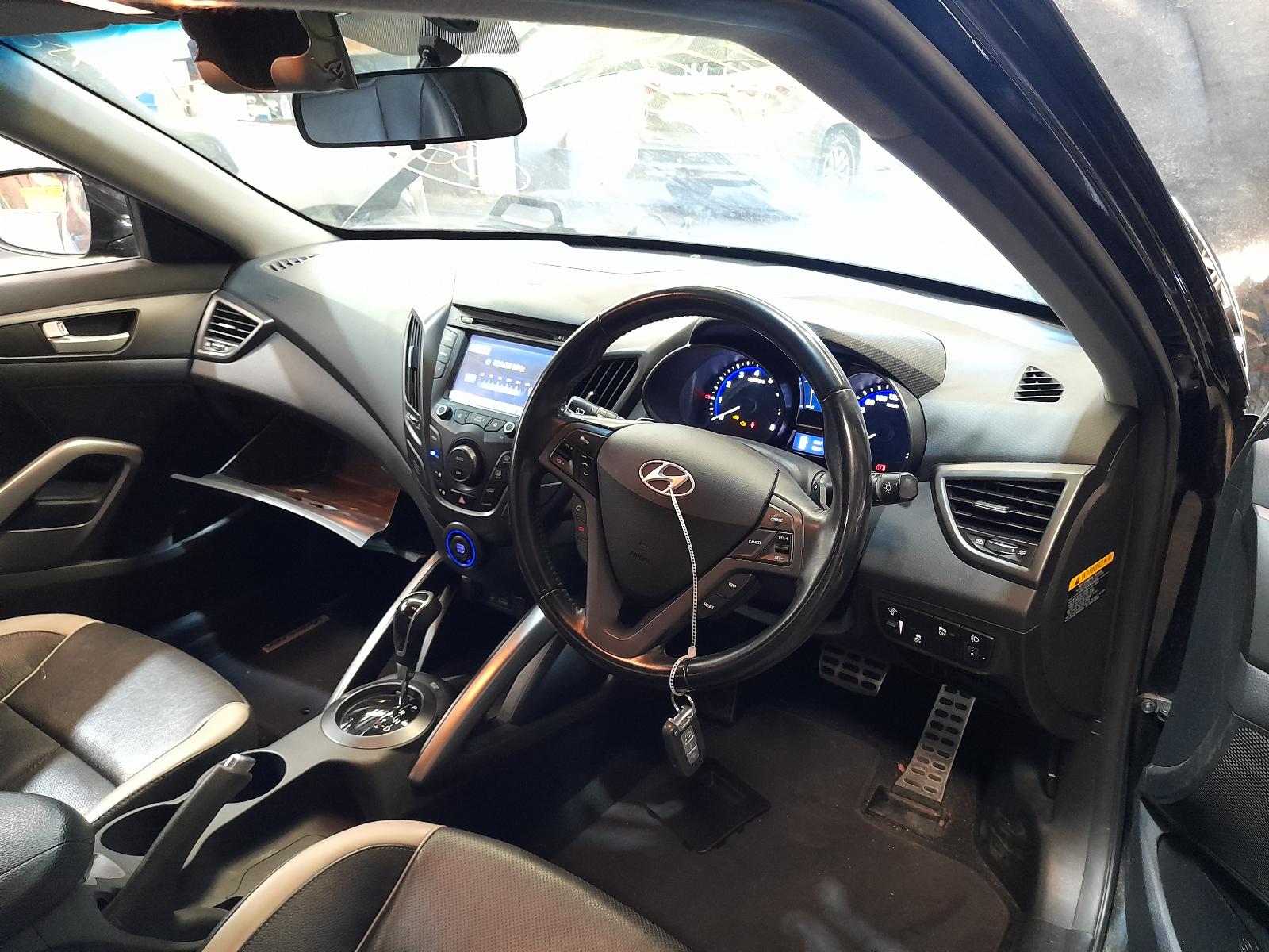 2014 Hyundai Veloster Right Indicator/Fog/Side View Auto part Right Indicator/Fog/Side Hyundai Veloster 2014