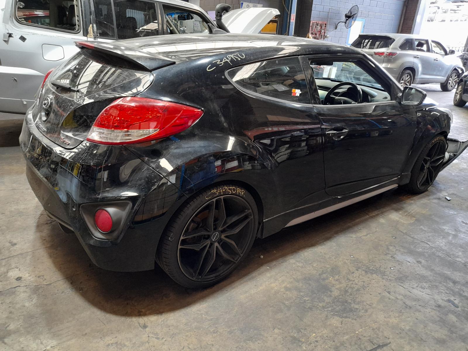 2014 Hyundai Veloster Right Indicator/Fog/Side View Auto part Right Indicator/Fog/Side Hyundai Veloster 2014