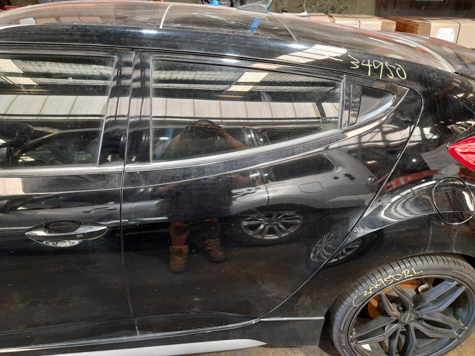 2014 Hyundai Veloster Right Indicator/Fog/Side View Auto part Right Indicator/Fog/Side Hyundai Veloster 2014