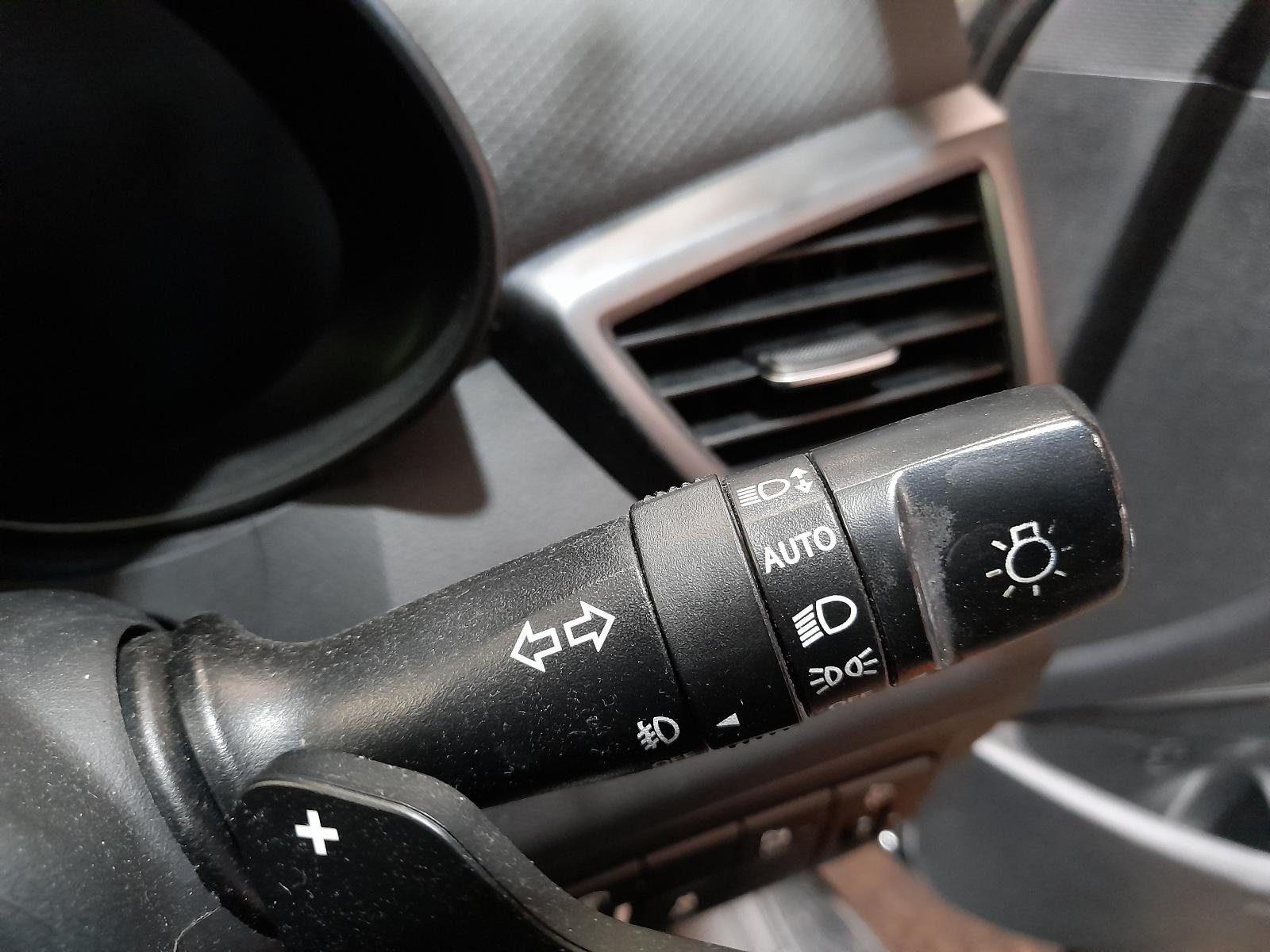 2014 Hyundai Veloster Right Indicator/Fog/Side View Auto part Right Indicator/Fog/Side Hyundai Veloster 2014