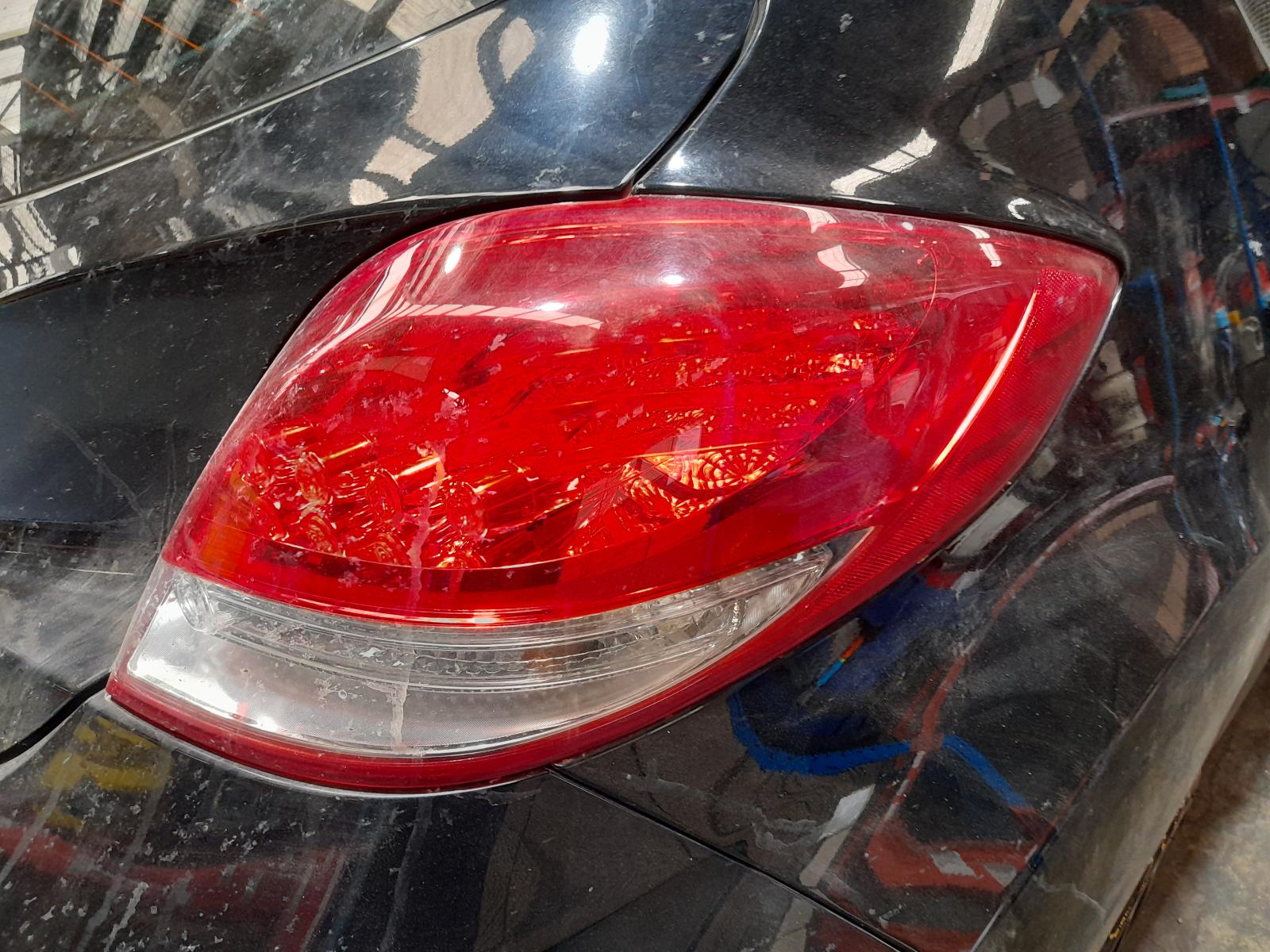 2014 Hyundai Veloster Right Indicator/Fog/Side View Auto part Right Indicator/Fog/Side Hyundai Veloster 2014