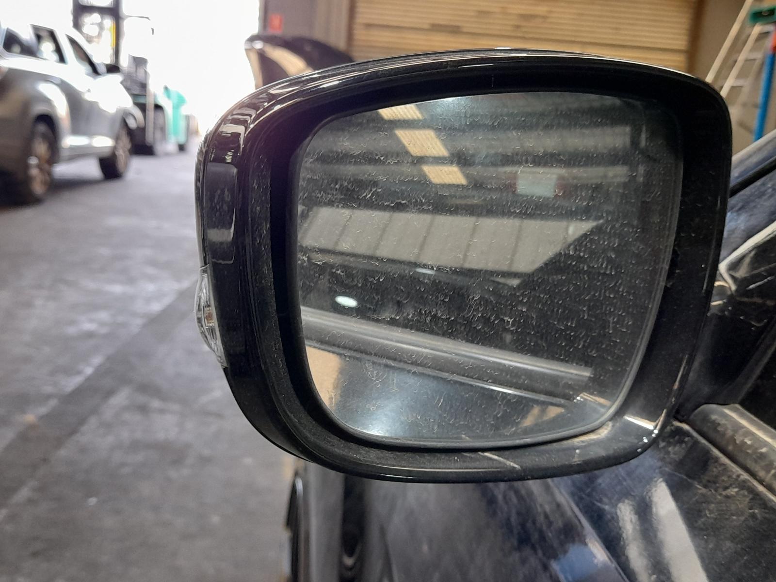 2014 Hyundai Veloster Right Indicator/Fog/Side View Auto part Right Indicator/Fog/Side Hyundai Veloster 2014