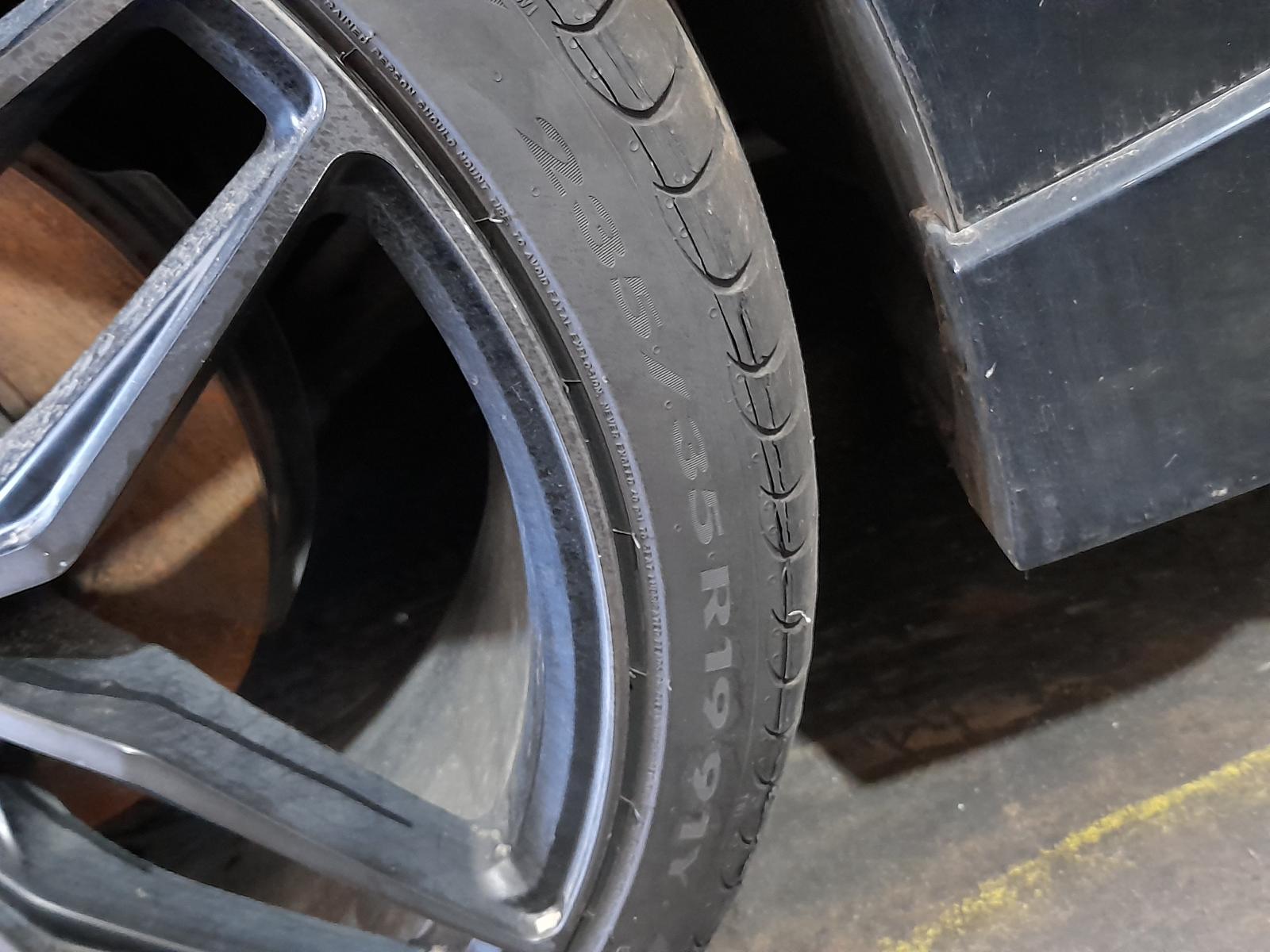 2014 Hyundai Veloster Right Indicator/Fog/Side View Auto part Right Indicator/Fog/Side Hyundai Veloster 2014