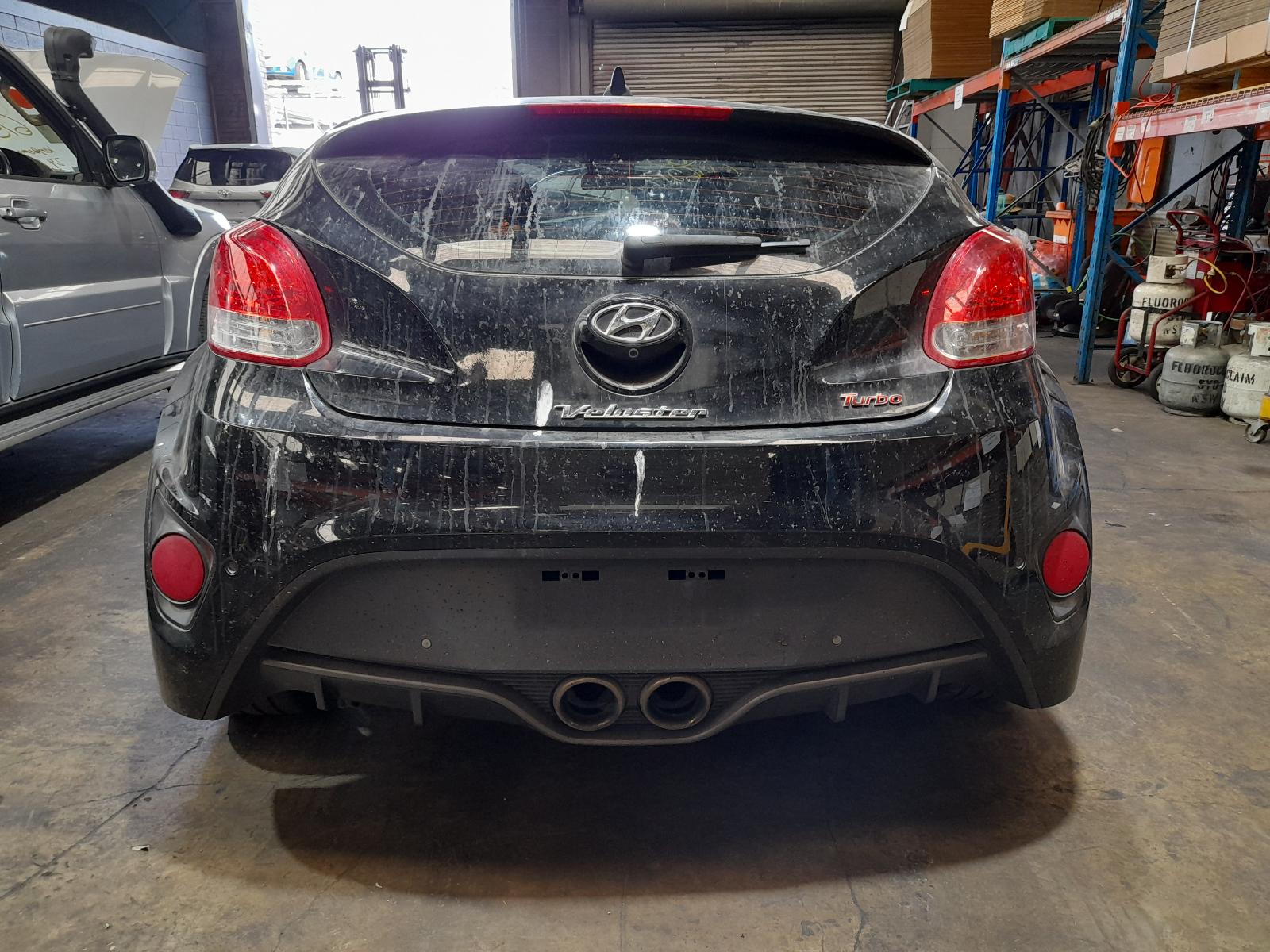 2014 Hyundai Veloster Right Indicator/Fog/Side View Auto part Right Indicator/Fog/Side Hyundai Veloster 2014
