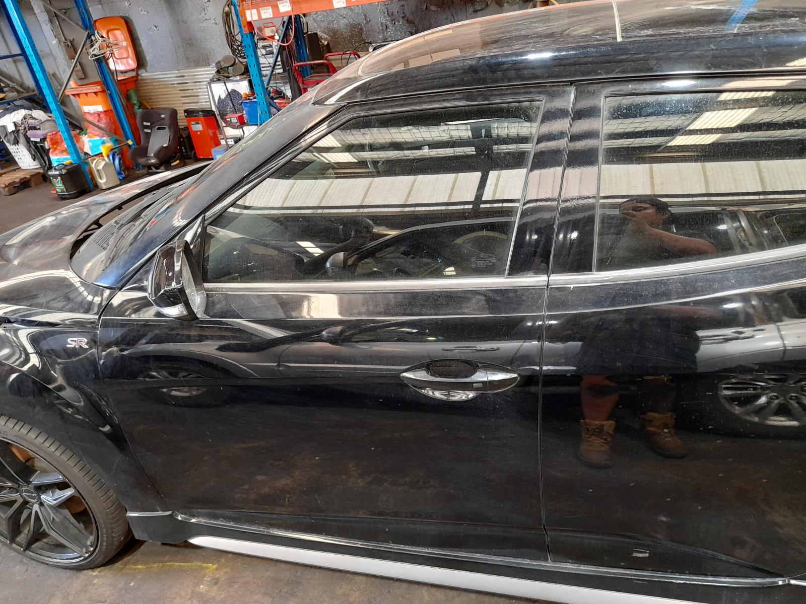 2014 Hyundai Veloster Right Indicator/Fog/Side View Auto part Right Indicator/Fog/Side Hyundai Veloster 2014