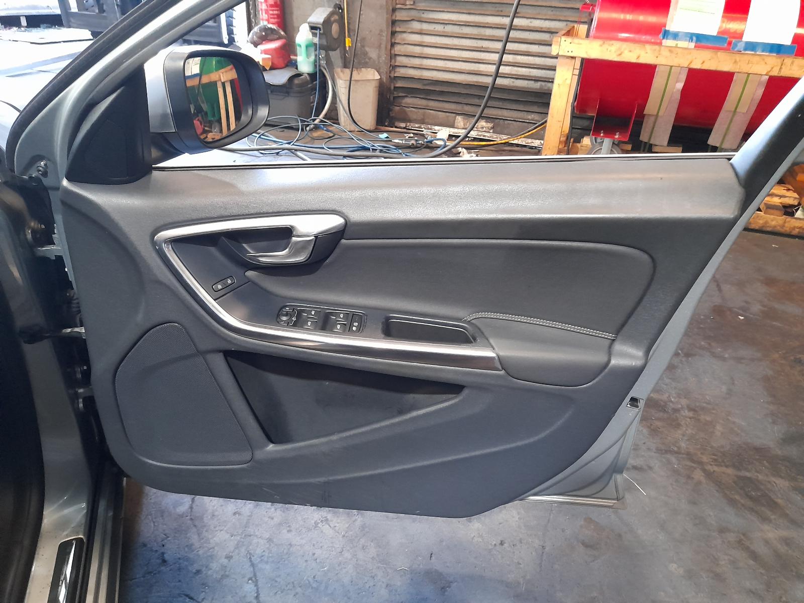 View Auto part Airbag Module/Sensor Volvo S60/v60 2011