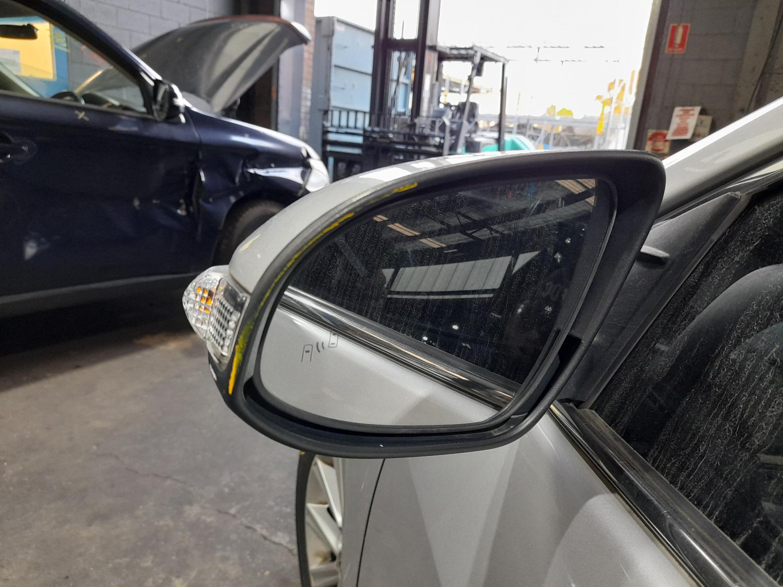 View Auto part Left Indicator/Fog/Side Toyota Aurion 2014