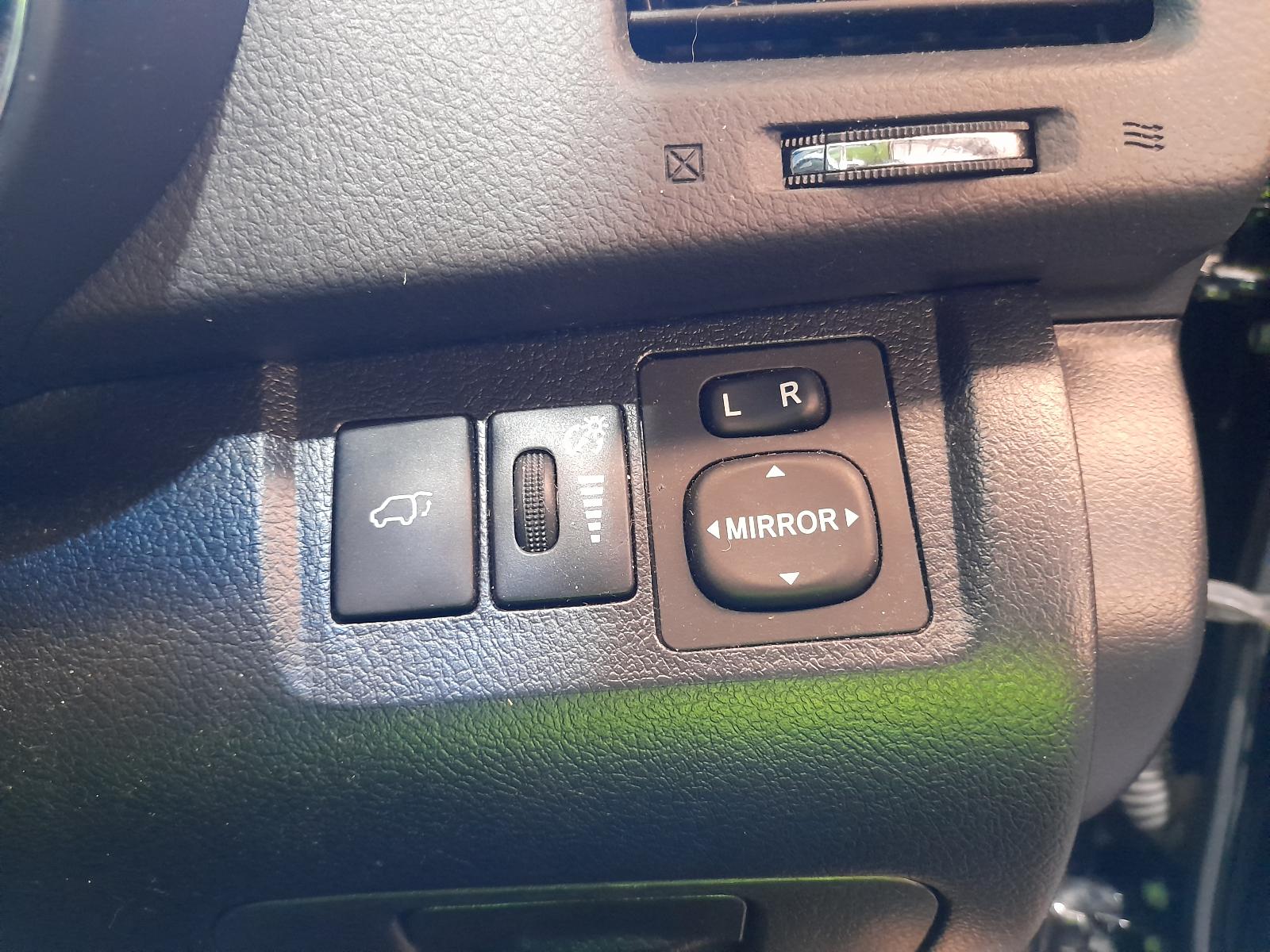 2013 Toyota Kluger Airbag Module/Sensor View Auto part Airbag Module/Sensor Toyota Kluger 2013