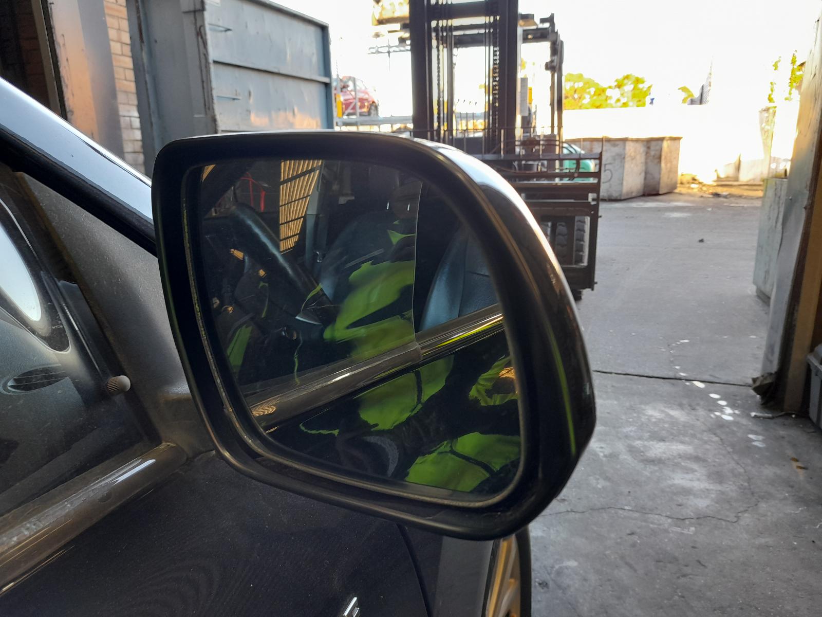 2013 Toyota Kluger Airbag Module/Sensor View Auto part Airbag Module/Sensor Toyota Kluger 2013