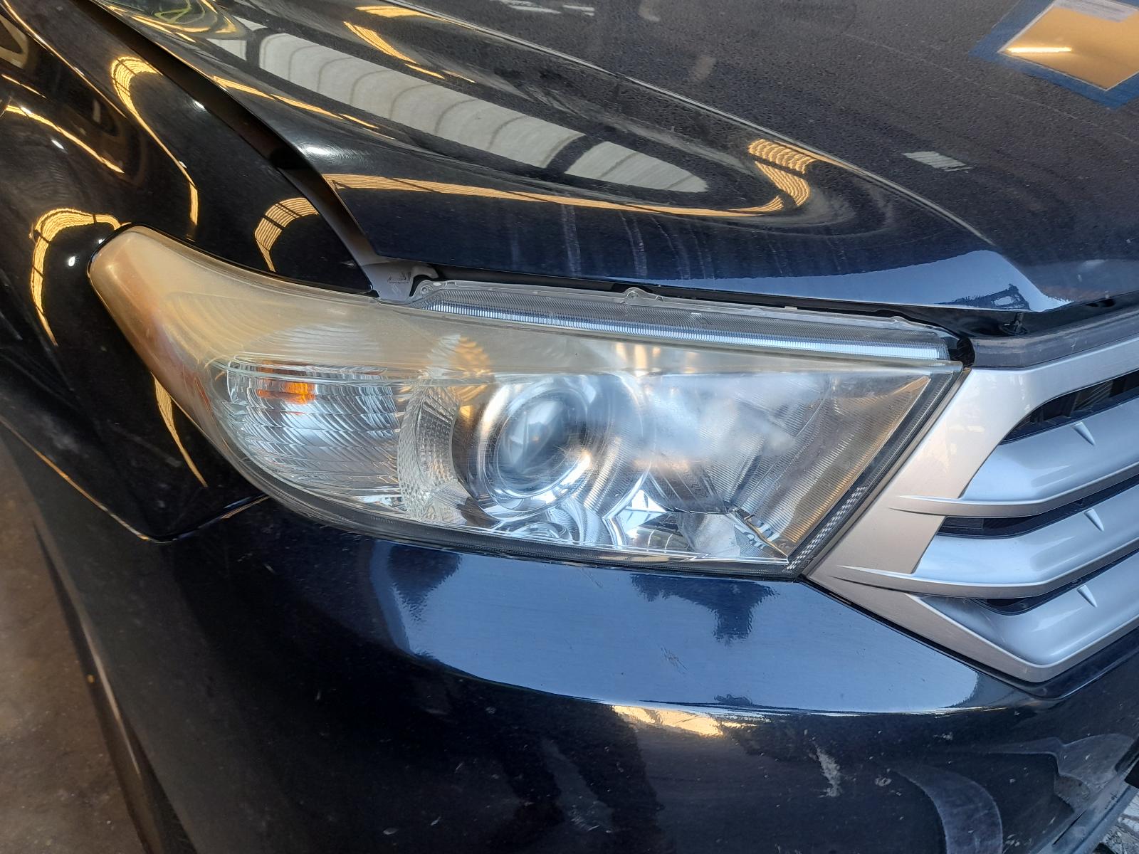 2013 Toyota Kluger Airbag Module/Sensor View Auto part Airbag Module/Sensor Toyota Kluger 2013