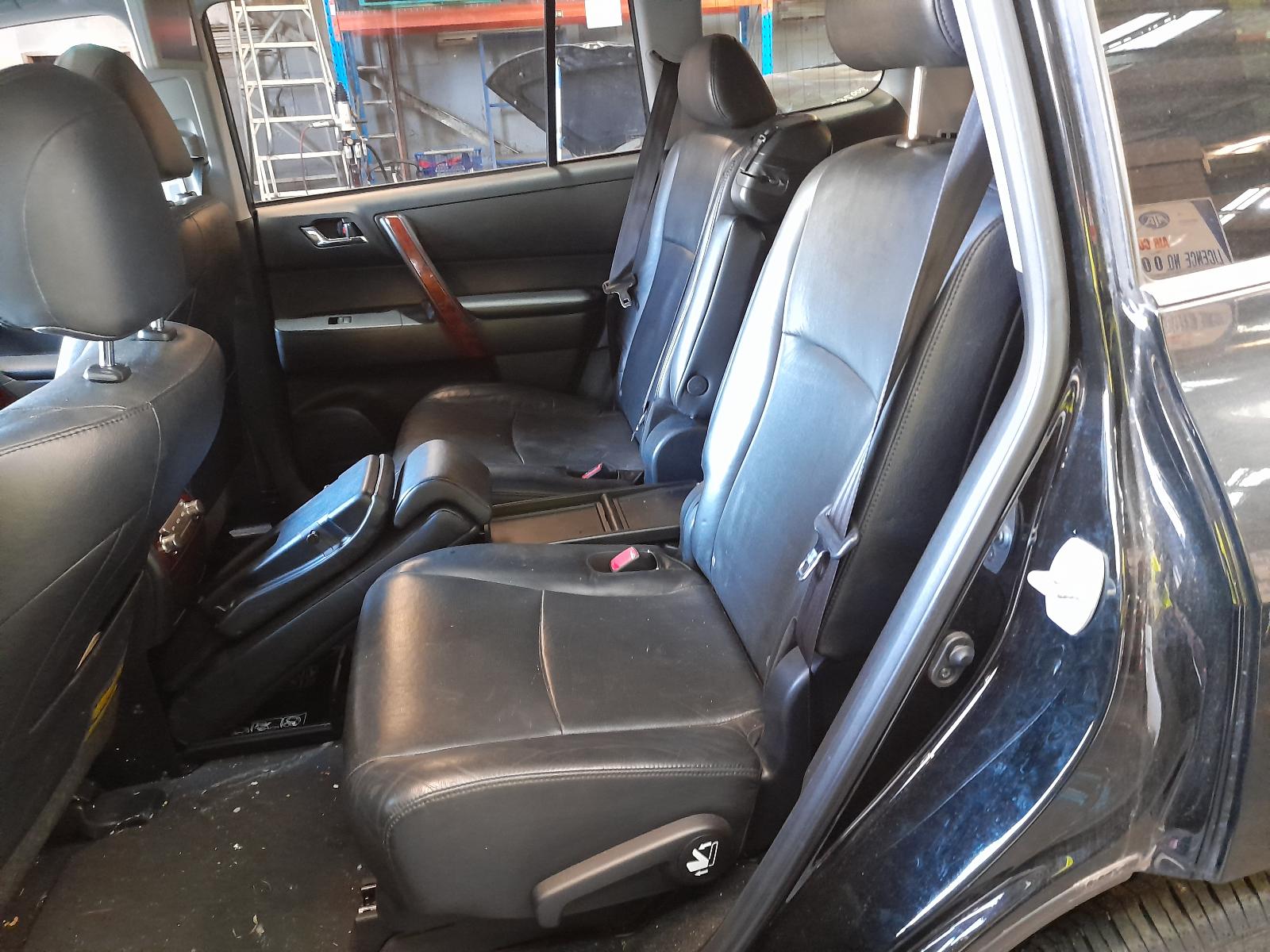 2013 Toyota Kluger Airbag Module/Sensor View Auto part Airbag Module/Sensor Toyota Kluger 2013