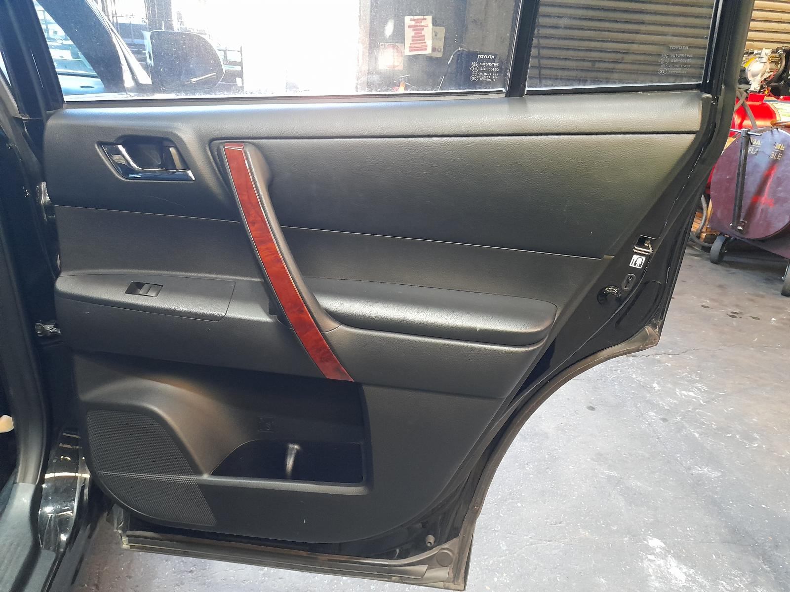 2013 Toyota Kluger Airbag Module/Sensor View Auto part Airbag Module/Sensor Toyota Kluger 2013