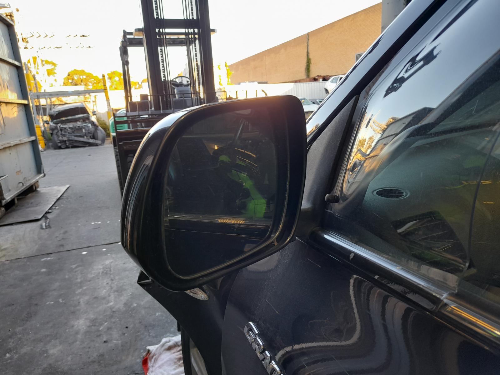 2013 Toyota Kluger Airbag Module/Sensor View Auto part Airbag Module/Sensor Toyota Kluger 2013