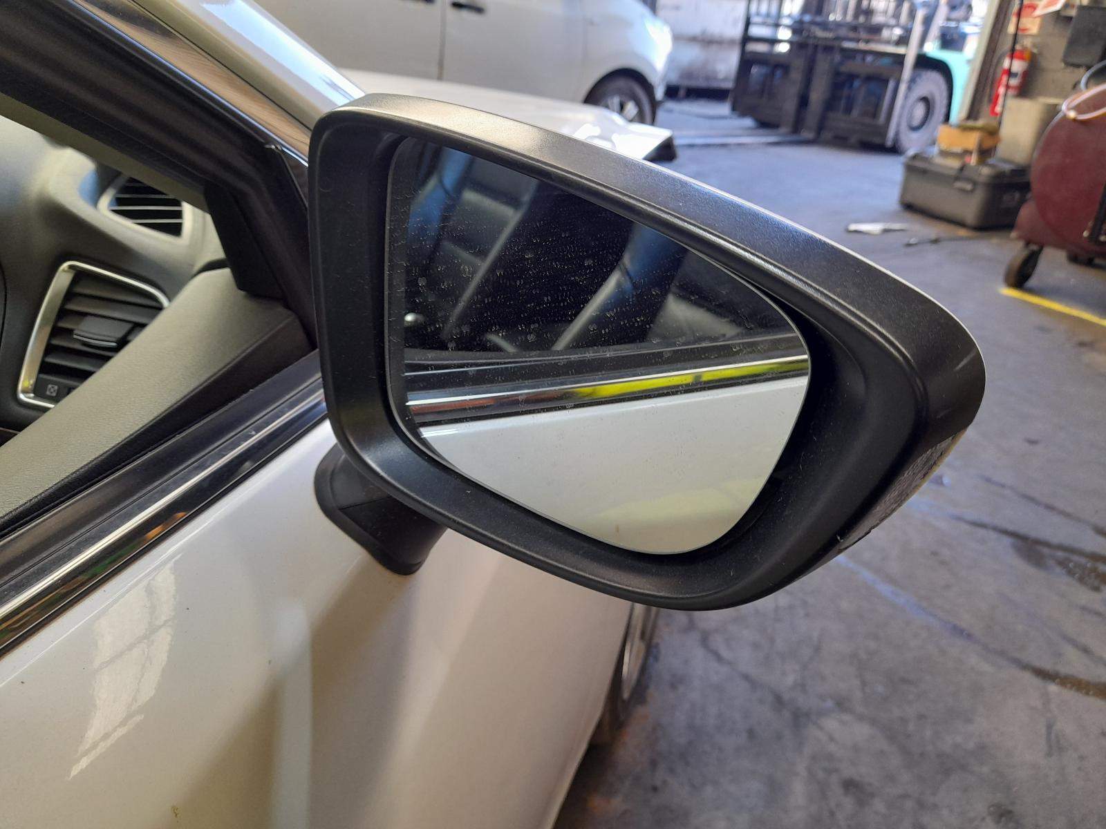 View Auto part Airbag Module/Sensor Mazda 6 2014