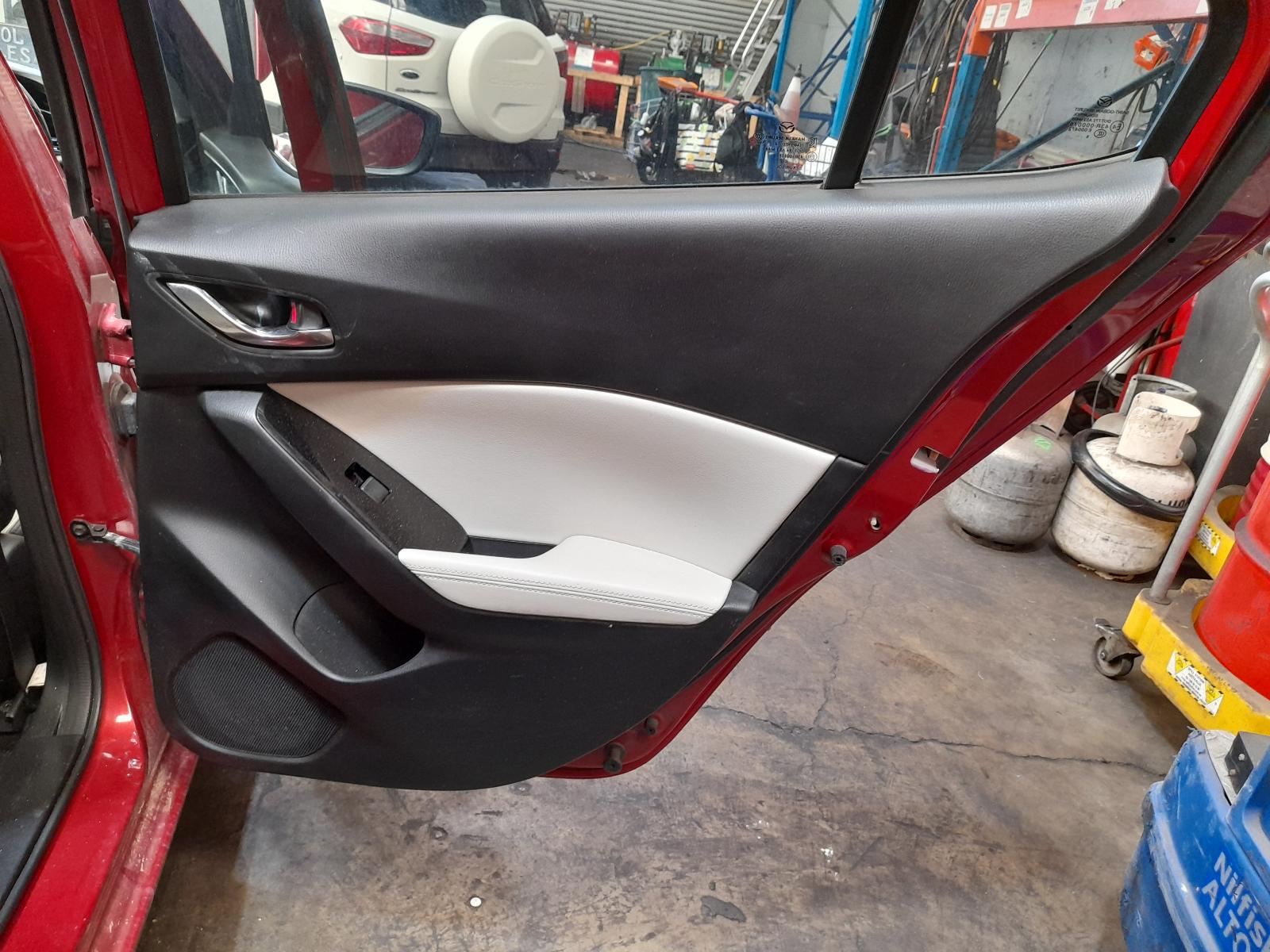 View Auto part Door/Boot/Gate Lock Mazda 3 2017