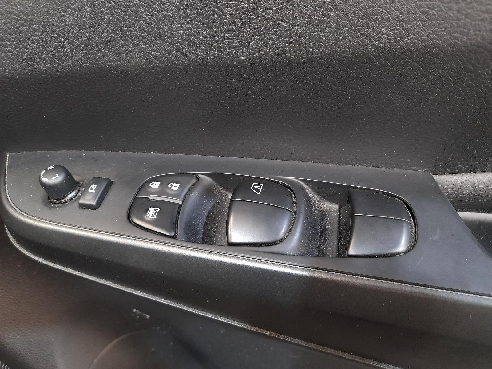 View Auto part Ecu Nissan Navara 2021