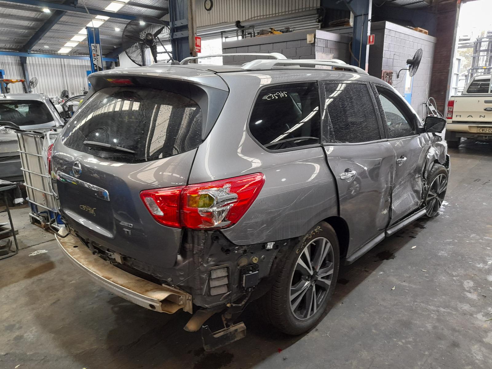 2017 Nissan Pathfinder Bootlid/Tailgate View Auto part Bootlid/Tailgate Nissan Pathfinder 2017