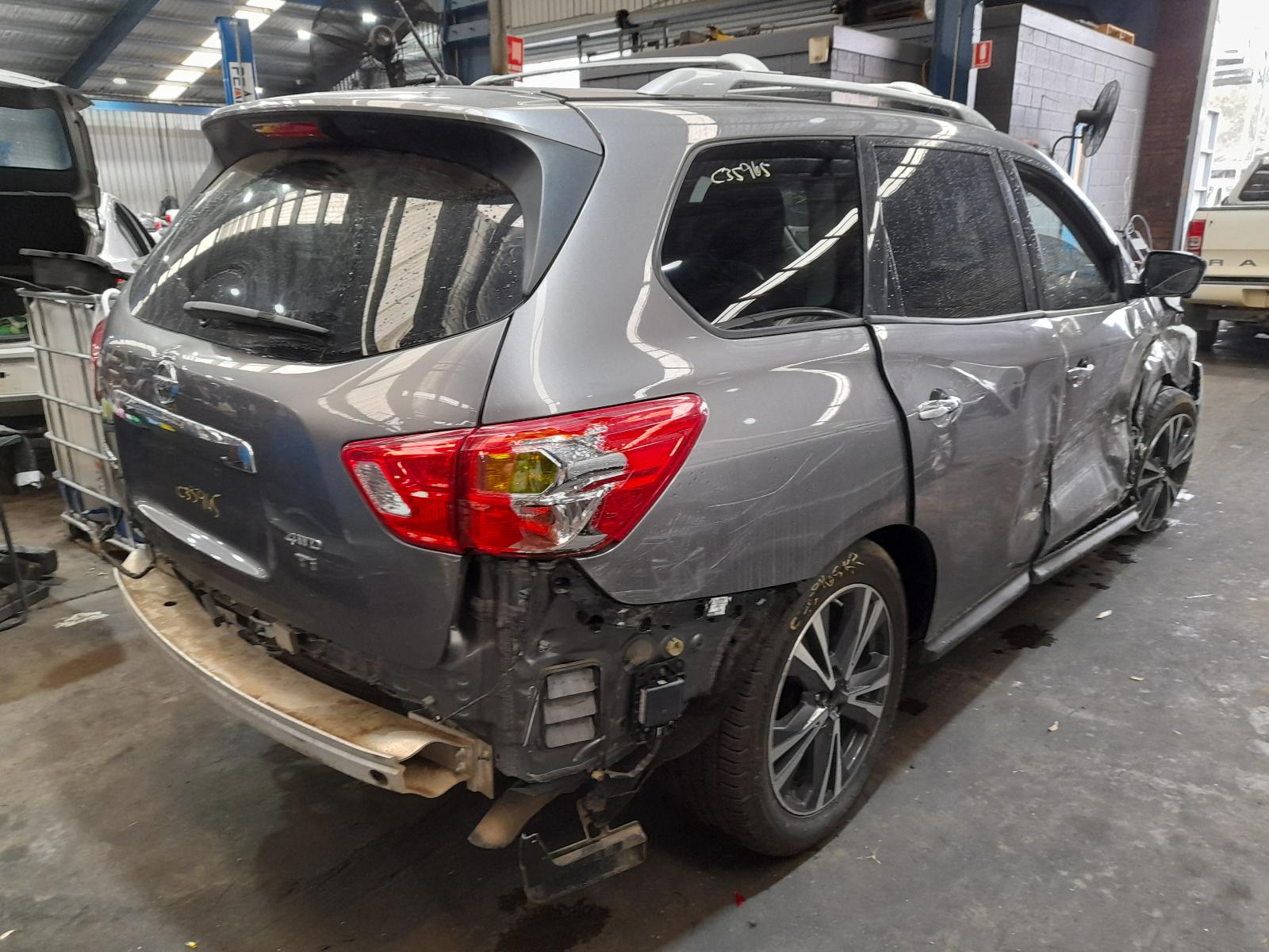 2017 Nissan Pathfinder Bootlid/Tailgate View Auto part Bootlid/Tailgate Nissan Pathfinder 2017