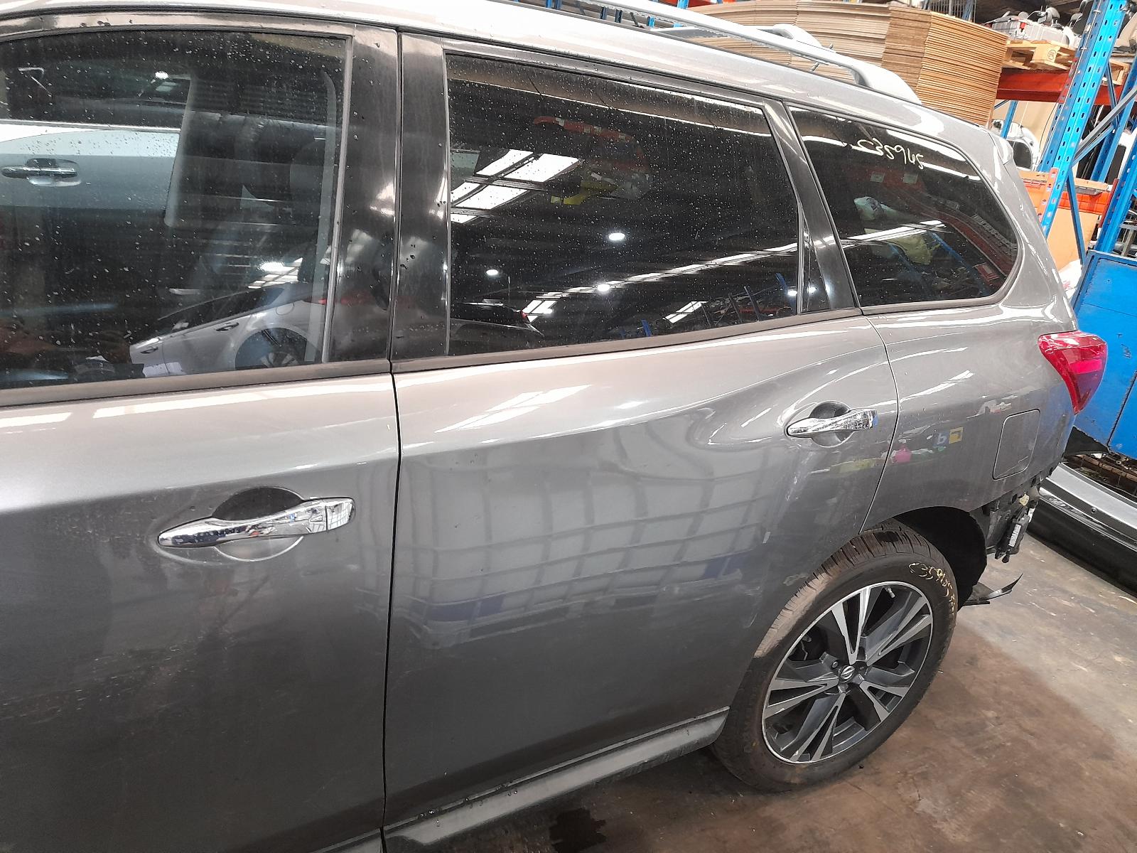 2017 Nissan Pathfinder Bootlid/Tailgate View Auto part Bootlid/Tailgate Nissan Pathfinder 2017