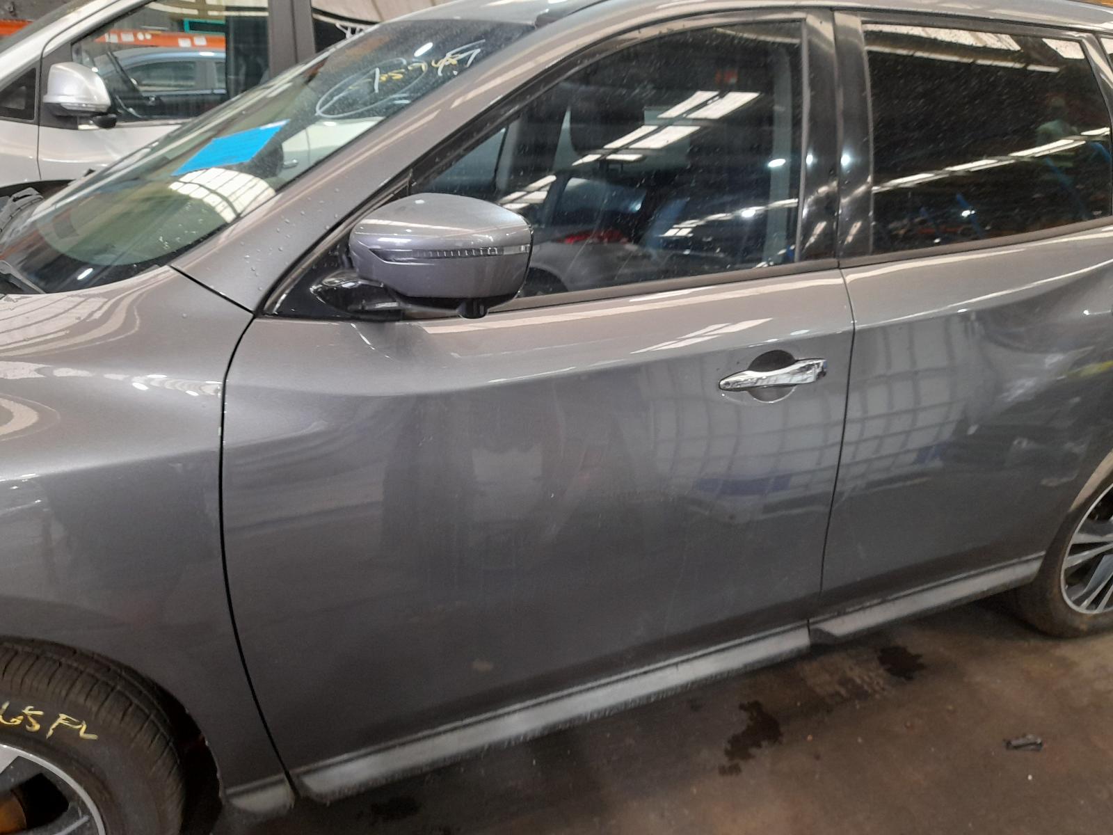 2017 Nissan Pathfinder Bootlid/Tailgate View Auto part Bootlid/Tailgate Nissan Pathfinder 2017