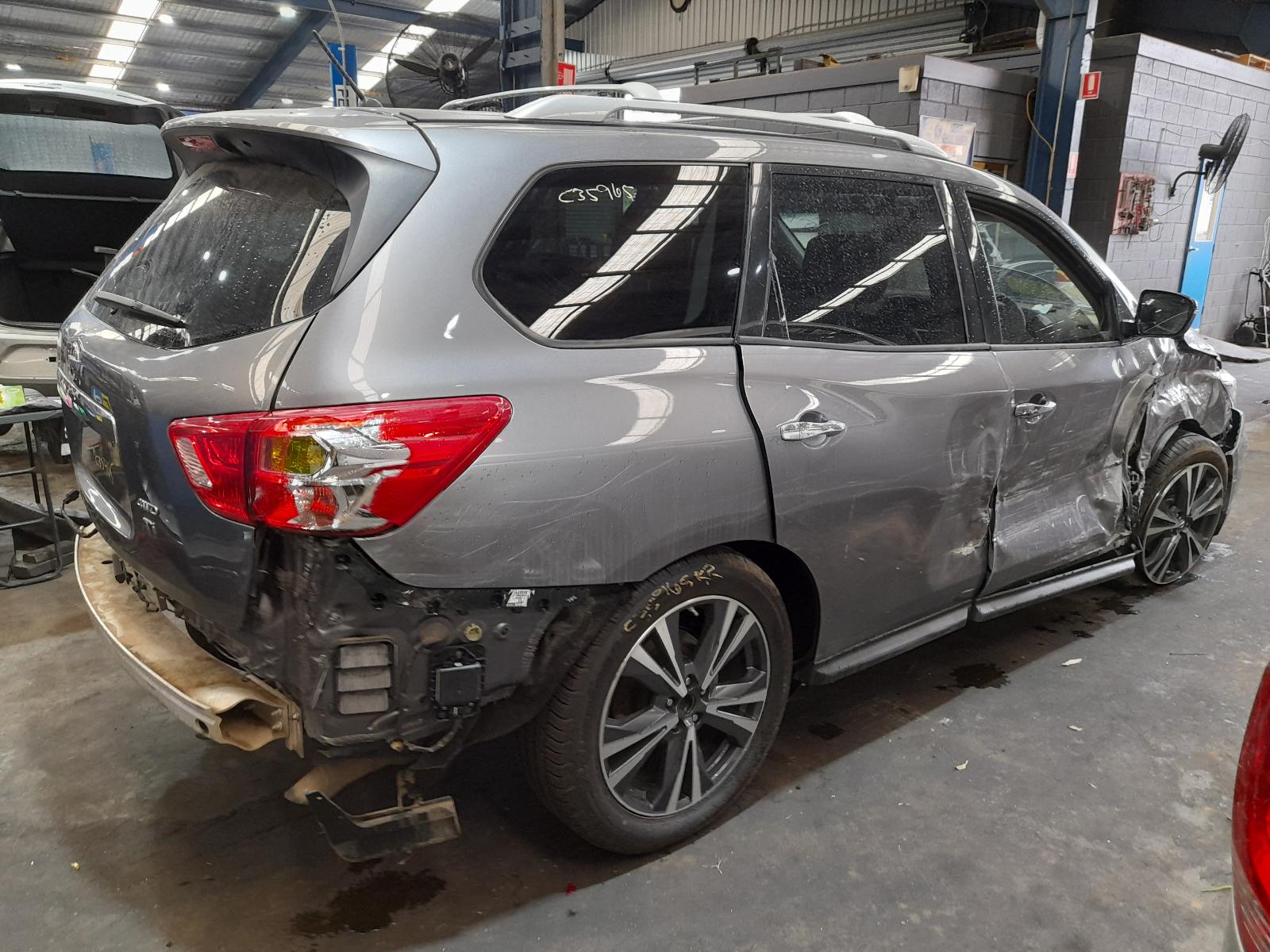 2017 Nissan Pathfinder Bootlid/Tailgate View Auto part Bootlid/Tailgate Nissan Pathfinder 2017