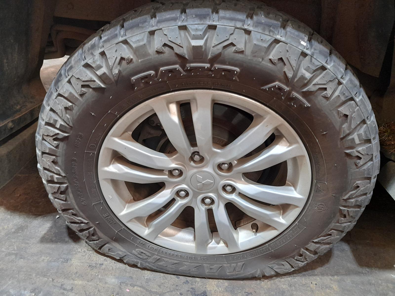 View Auto part Differential Centre Mitsubishi Pajero 2017
