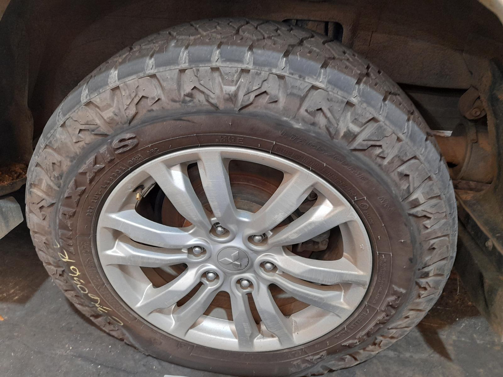 View Auto part Differential Centre Mitsubishi Pajero 2017