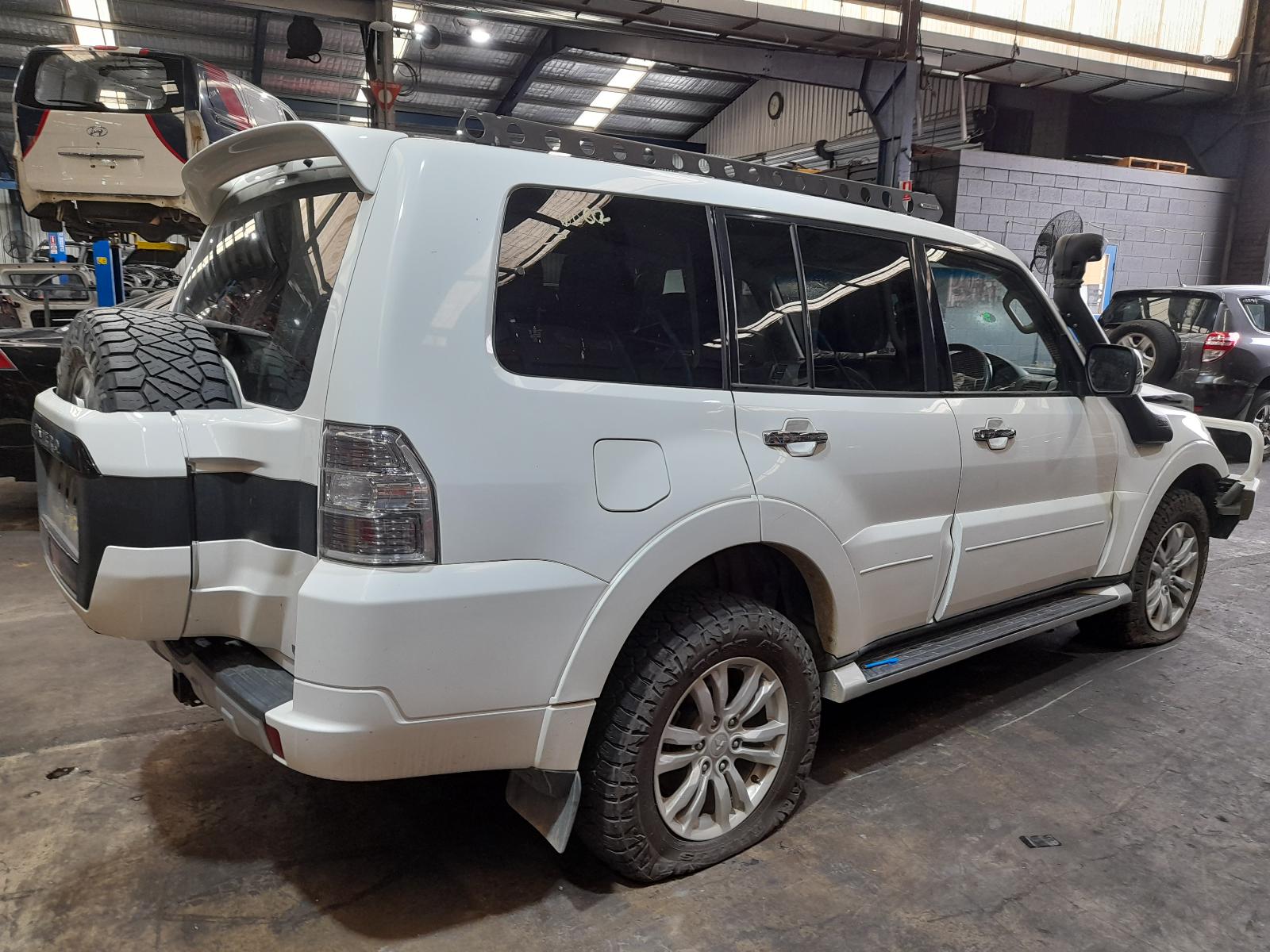 View Auto part Differential Centre Mitsubishi Pajero 2017