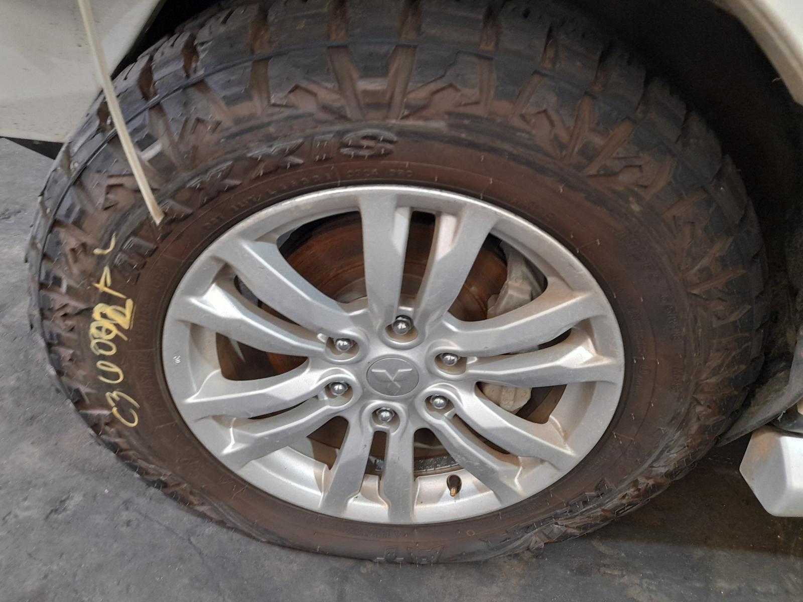 View Auto part Differential Centre Mitsubishi Pajero 2017