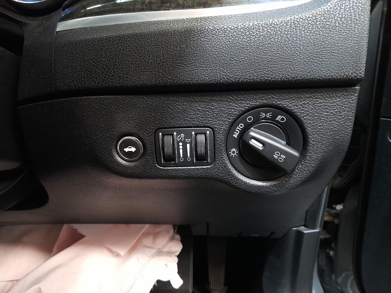 View Auto part Sunvisor Chrysler 300c 2012