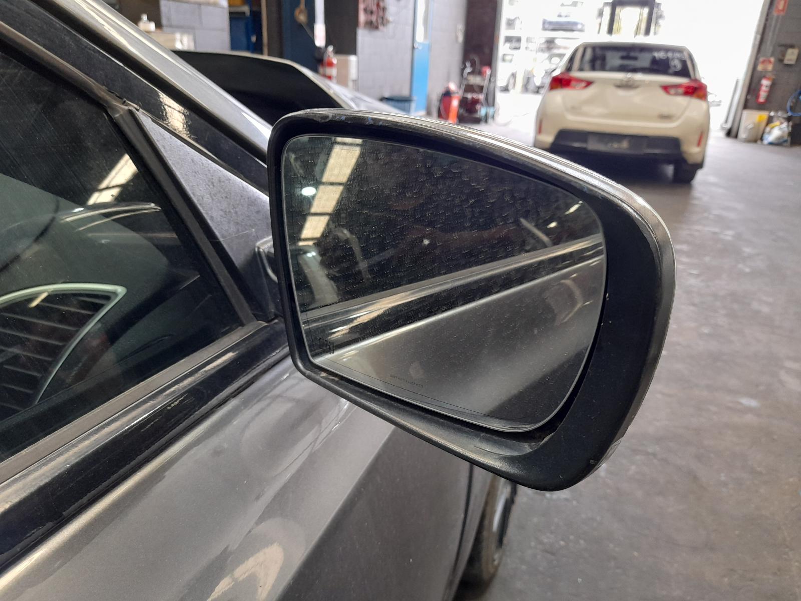 View Auto part Sunvisor Chrysler 300c 2012